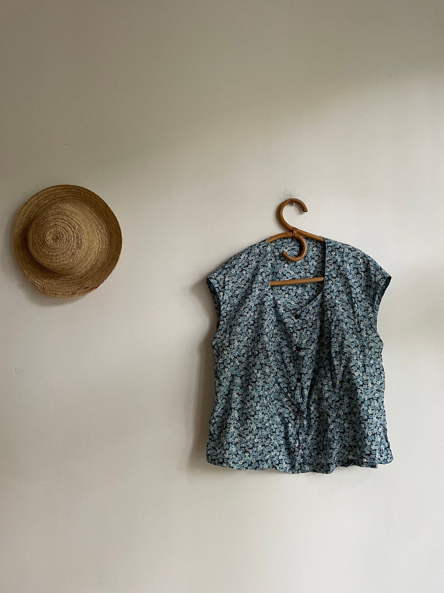 Vintage Floral Blouse Women’s Summer Top Button Front Capped Sleeves Soft Cotton-Like Fabric