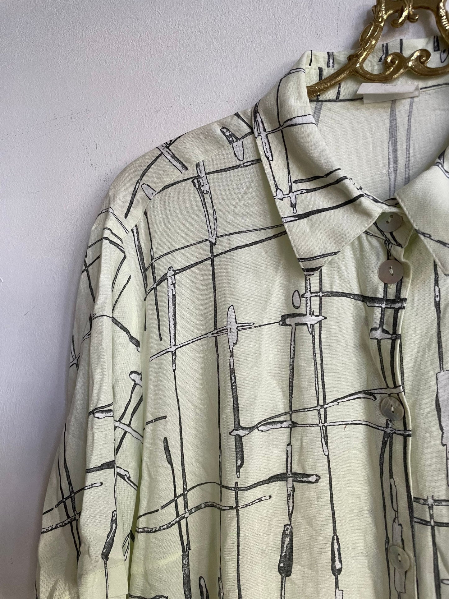 Vintage woman blouse, Retro knot up shirt, Cropped Oversized abstract shirt, 80's Retro black and white button up, Cute tie up top