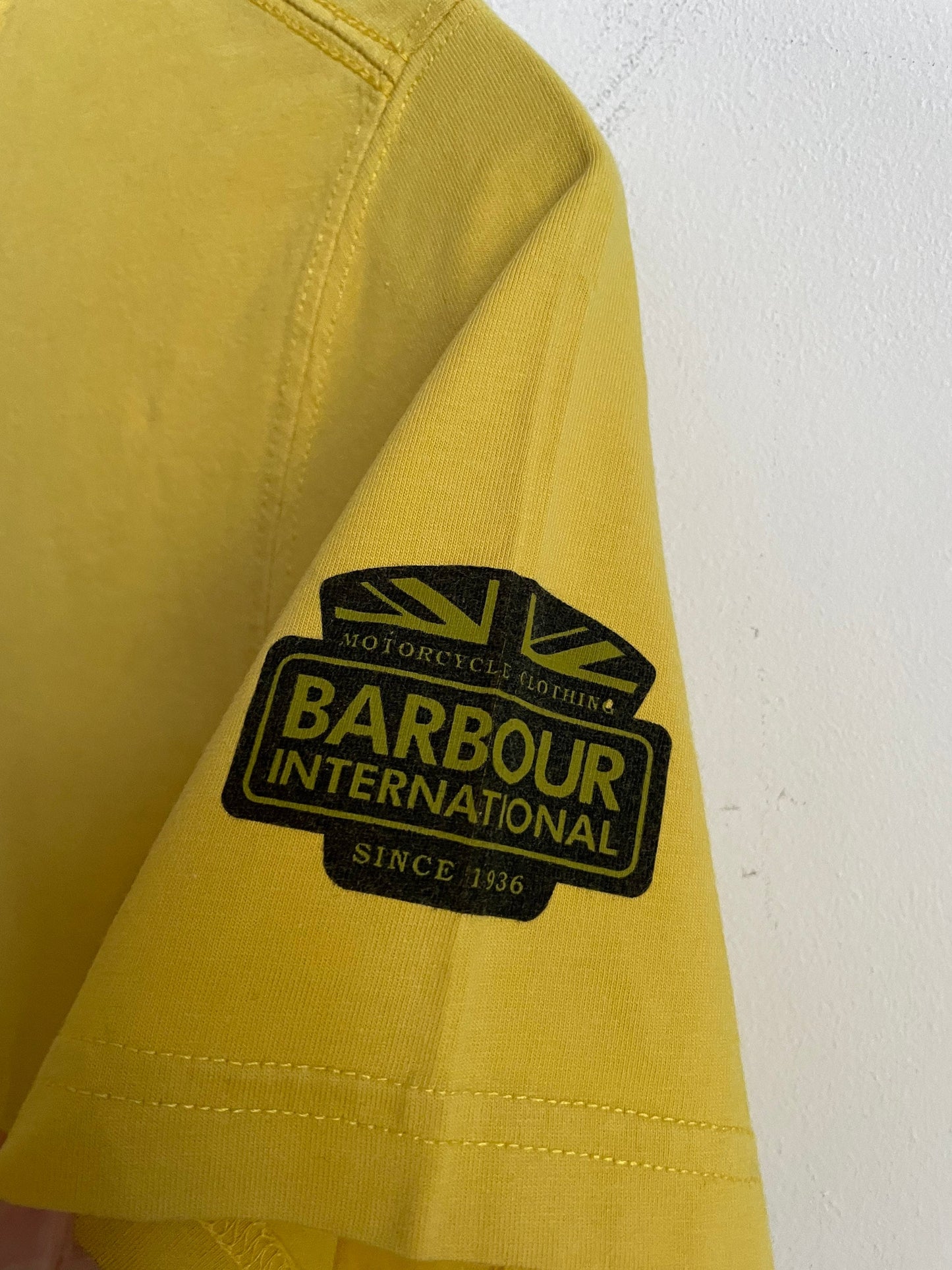 Barbour vintage yellow racing T shirt, 90s logo T shirt, Casual street style, Retro T shirt, S