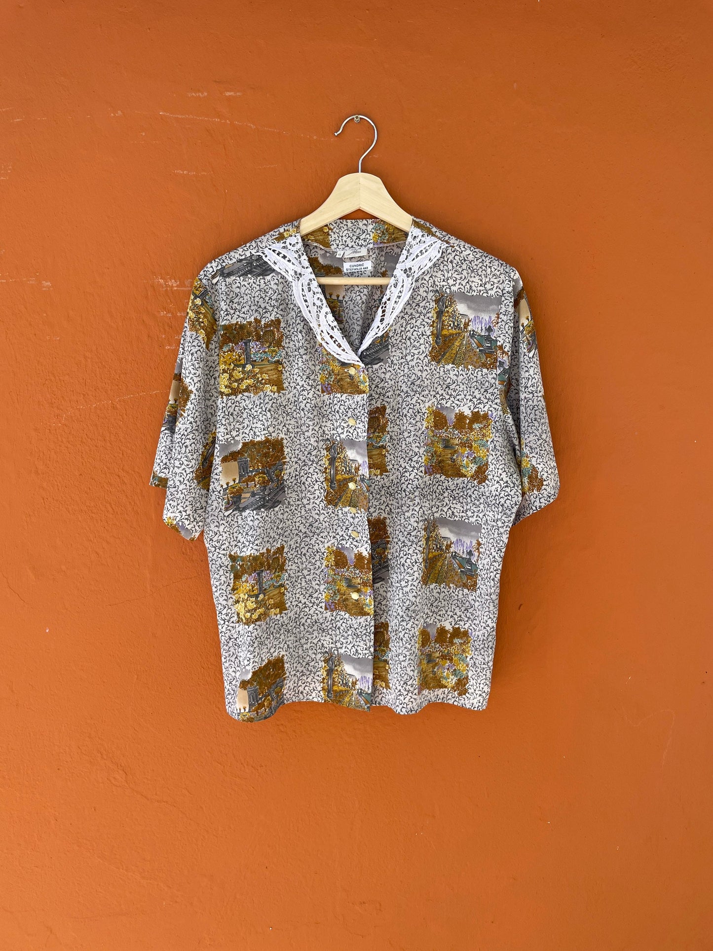 Vintage woman blouse with landscape images and lace collar, Floral vintage tee, Loose short sleeve brown blouse, XXL