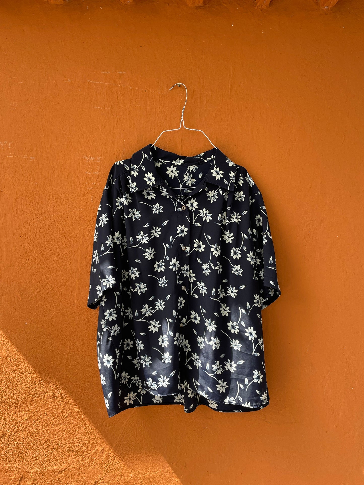 Groovy vintage dark blue and white floral patterned blouse,