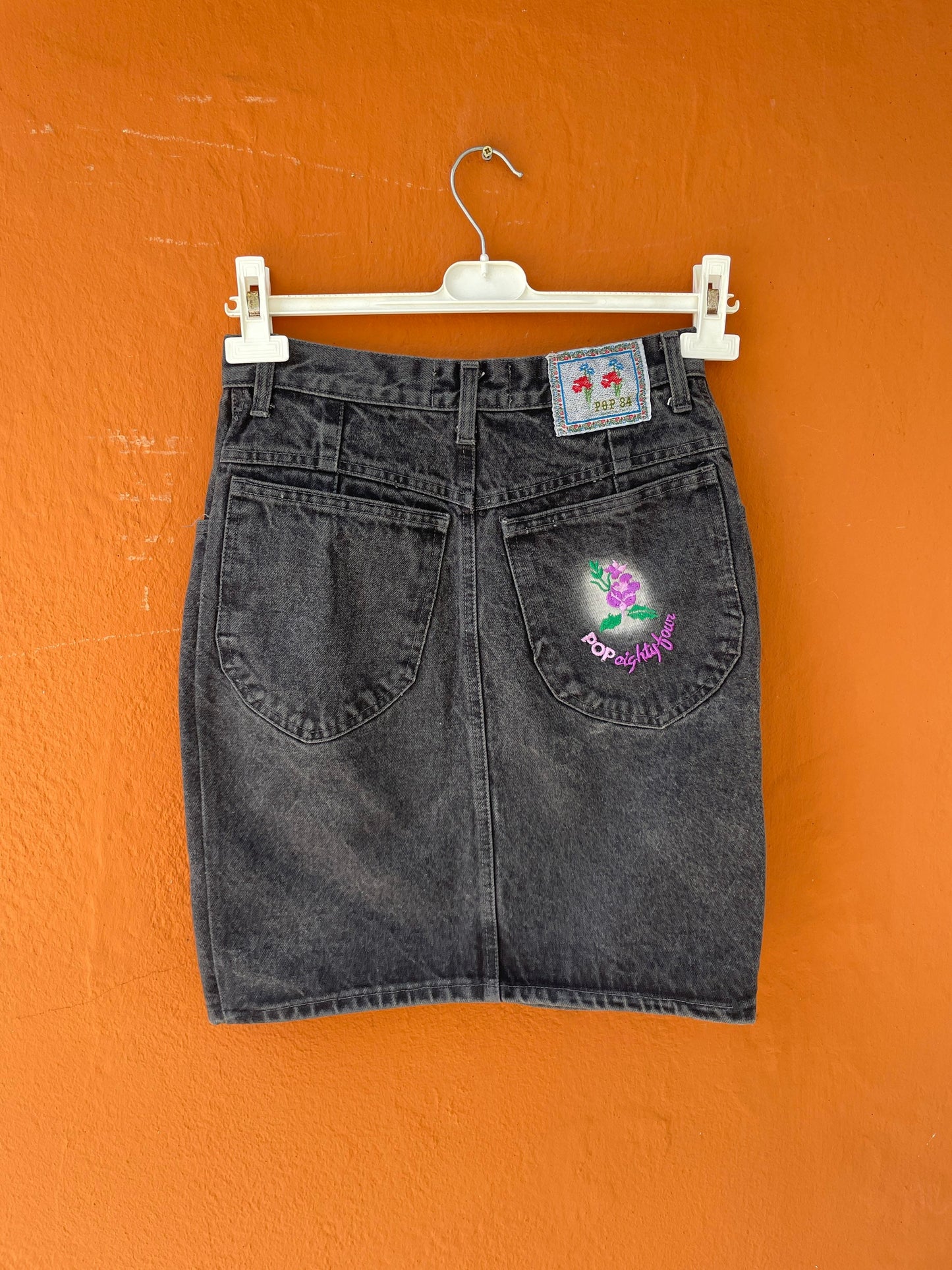 Ash grey vintage denim mini skirt, Pop84 retro clothing, 1980s jean skirt with flower design, Short summer skirt