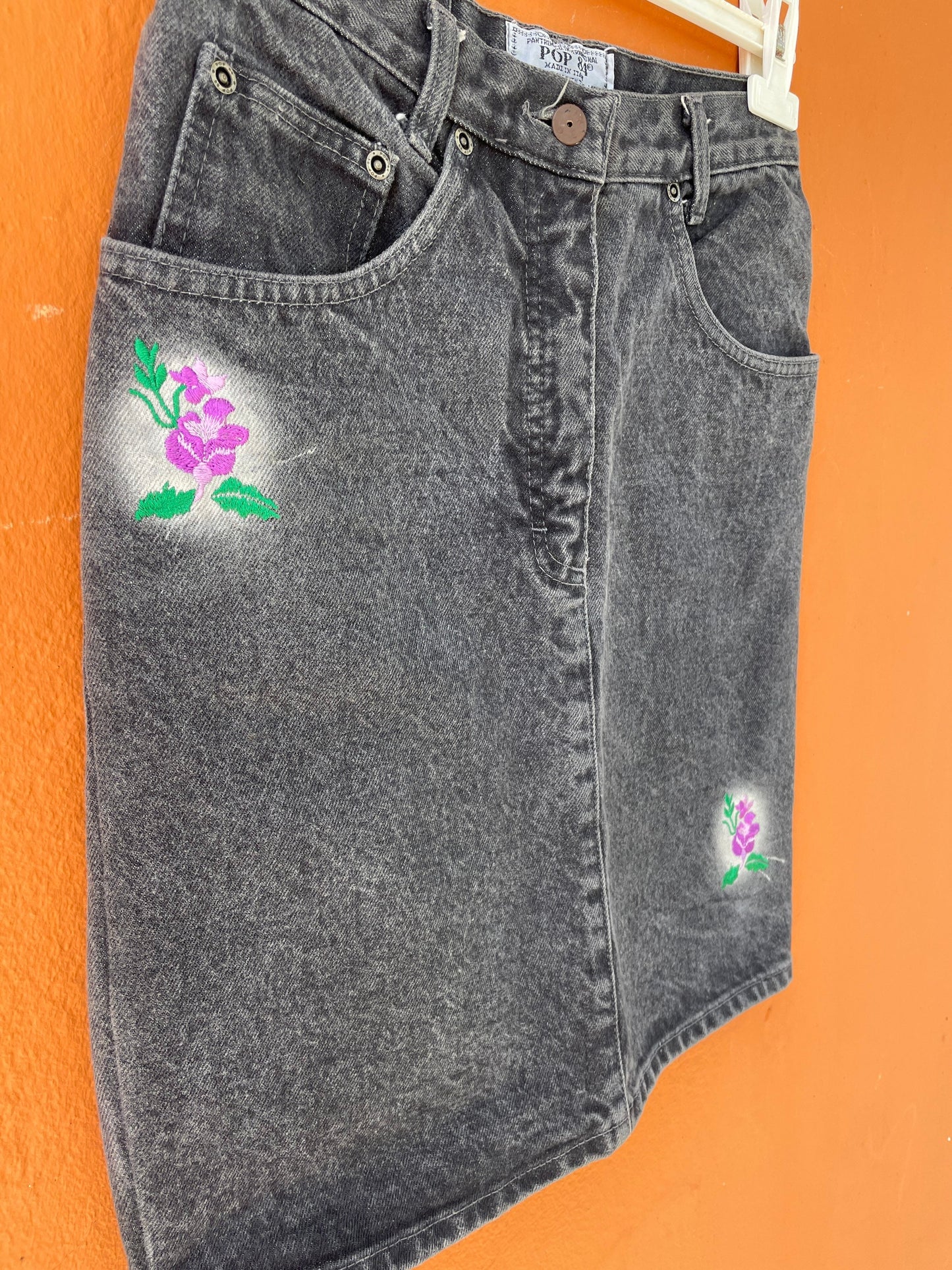 Ash grey vintage denim mini skirt, Pop84 retro clothing, 1980s jean skirt with flower design, Short summer skirt