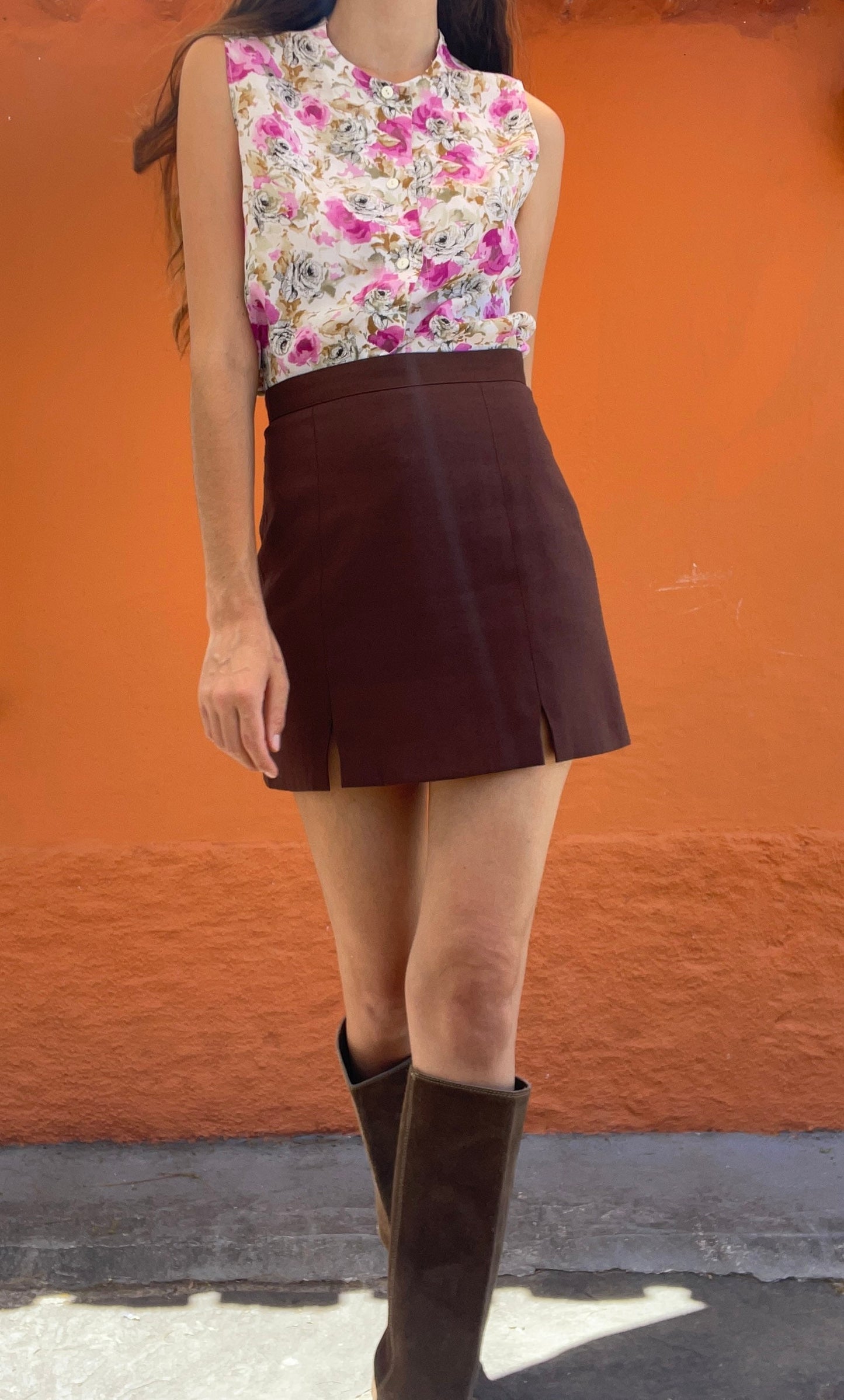 Pink floral sleeveless summer blouse, Vintage flower patterned top, Cute retro shirt, Button-up 70s blouse, Knot tie camisole, Crop top