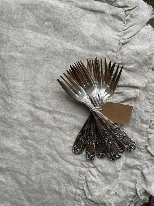 Vintage Silver Plated Dessert Forks, Floral Design — detail