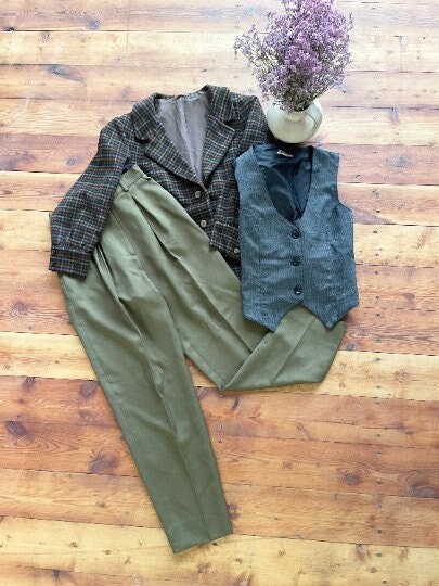 Dark Academia Mystery Box – Vintage Outfit Bundle – Blazer, Pants & Top + Accessory – Classic Preppy Aesthetic – Retro Academic Style