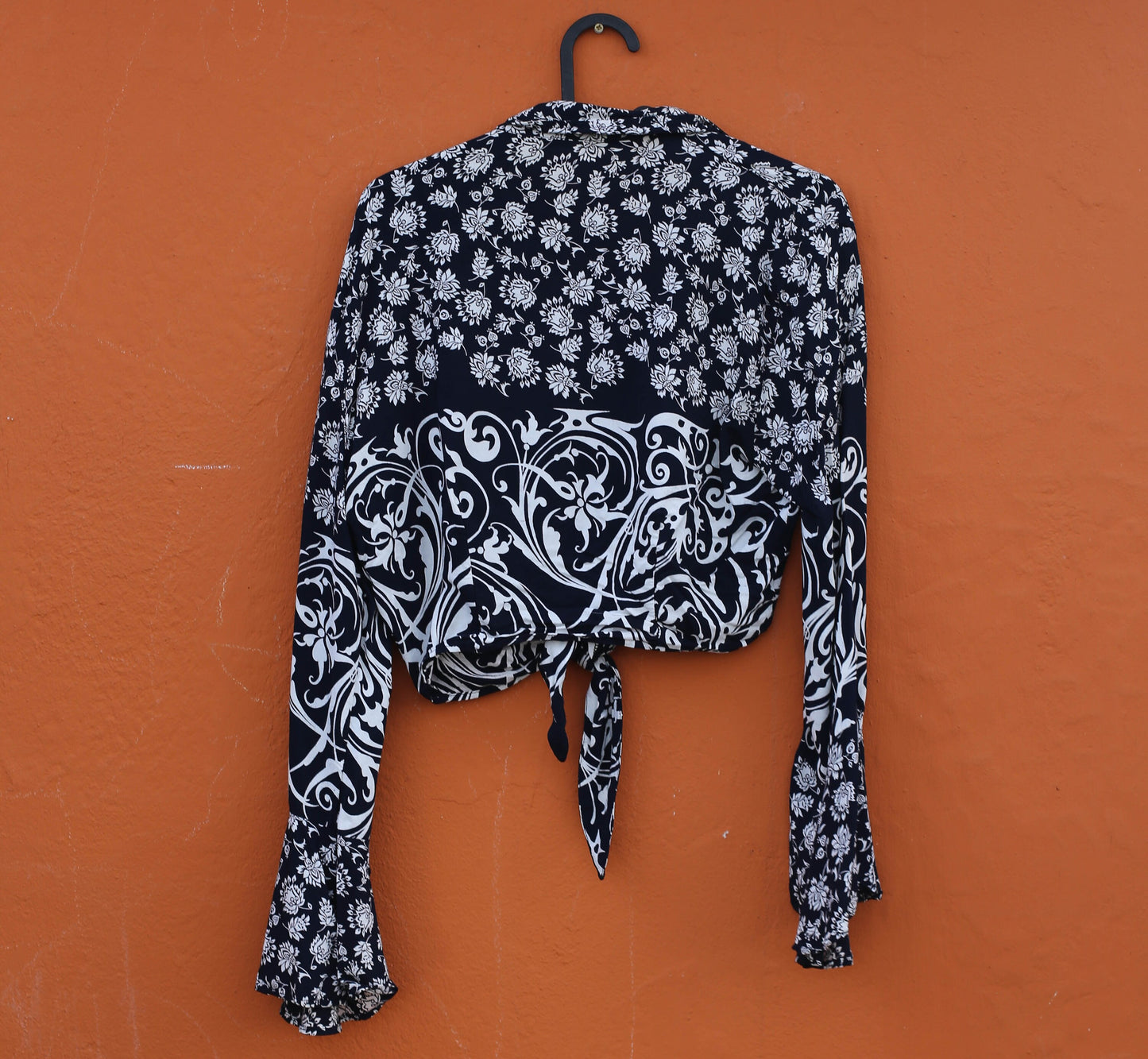 Bohemian vintage crop blouse, Knot tie woman shirt with floral pattern. Long sleeved Ibza aesthetic, Mamma mia hippie blouse, Size USA S