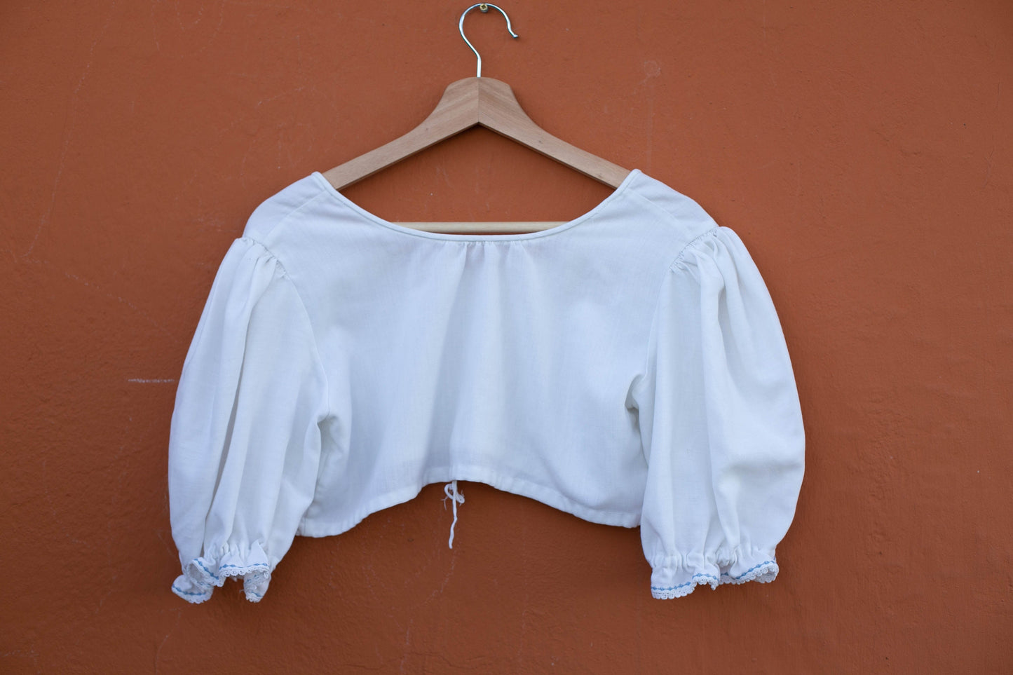 Cottage core woman blouse, White Vintage puff sleeve Linen top, Antique french white cotton cropped top, top, Lace detailing, M -L