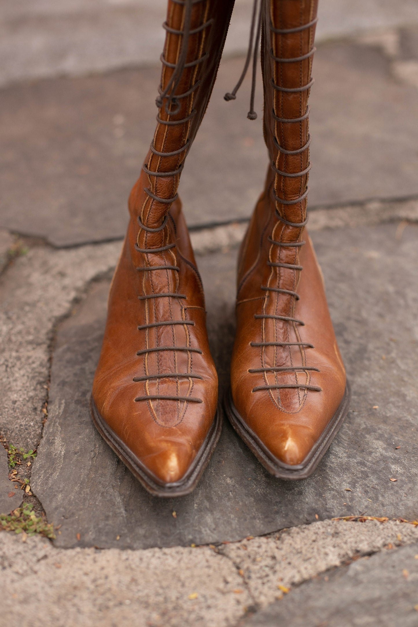 Vintage 1970s Italian Brown Lace-Up Boots Size 40 – Retro Equestrian Tall Half Booties