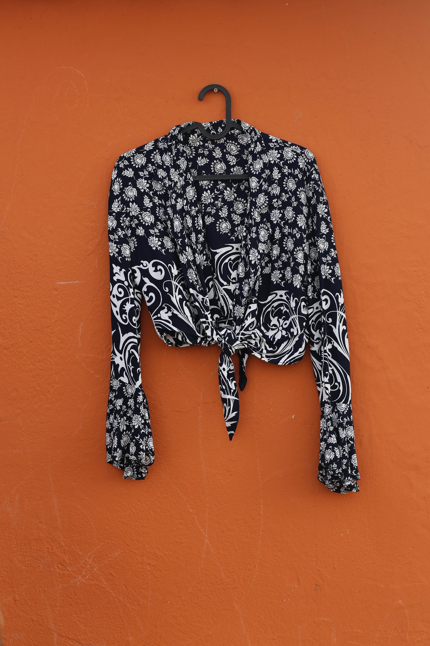 Bohemian vintage crop blouse, Knot tie woman shirt with floral pattern. Long sleeved Ibza aesthetic, Mamma mia hippie blouse, Size USA S