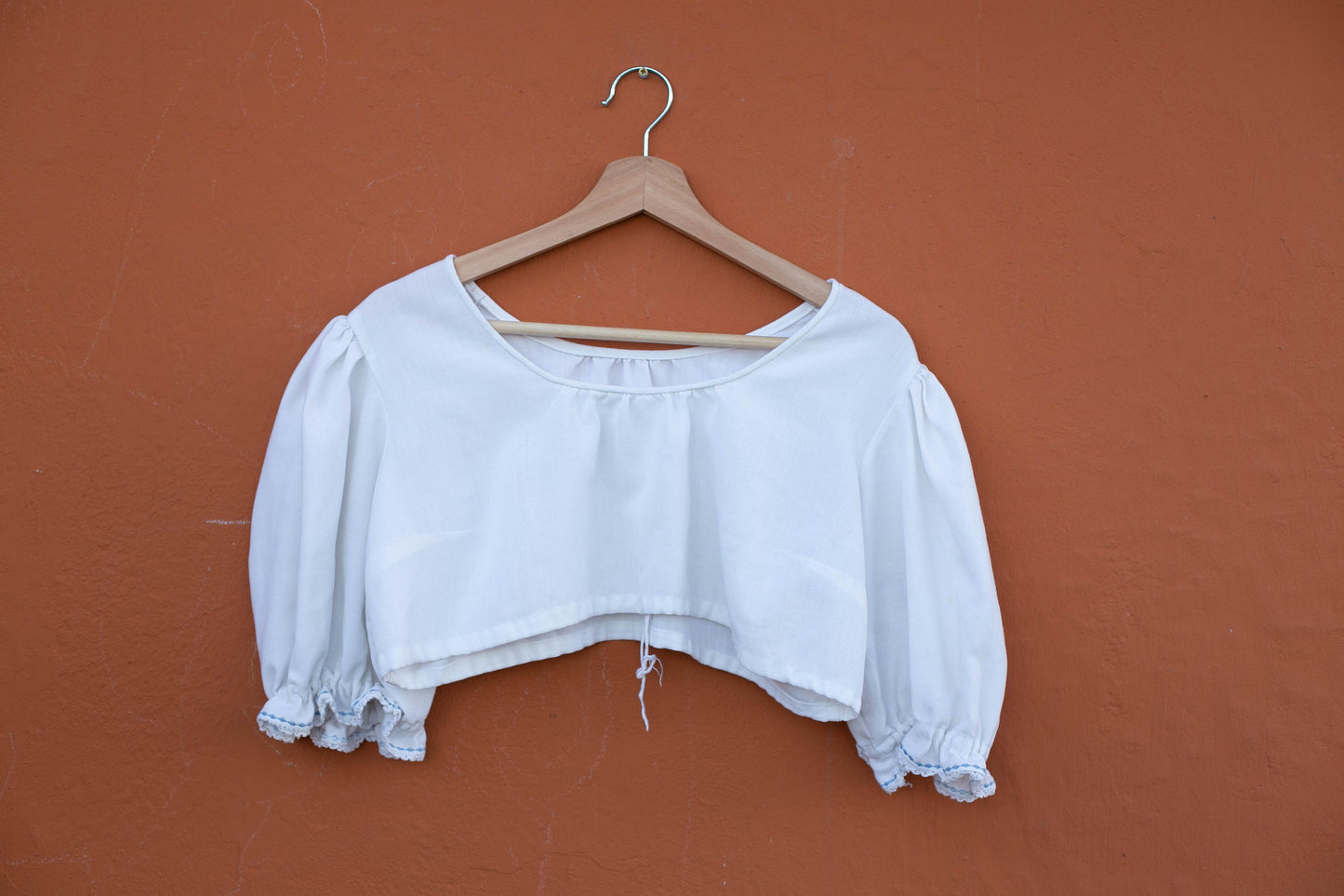 Cottage core woman blouse, White Vintage puff sleeve Linen top, Antique french white cotton cropped top, top, Lace detailing, M -L