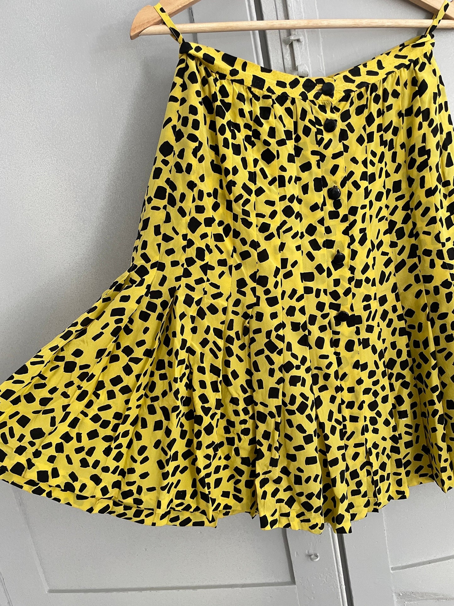 Vintage Yellow & Black Graphic Skirt – Y2K Vibes, Button-Down Front, Playful Bold skirt,