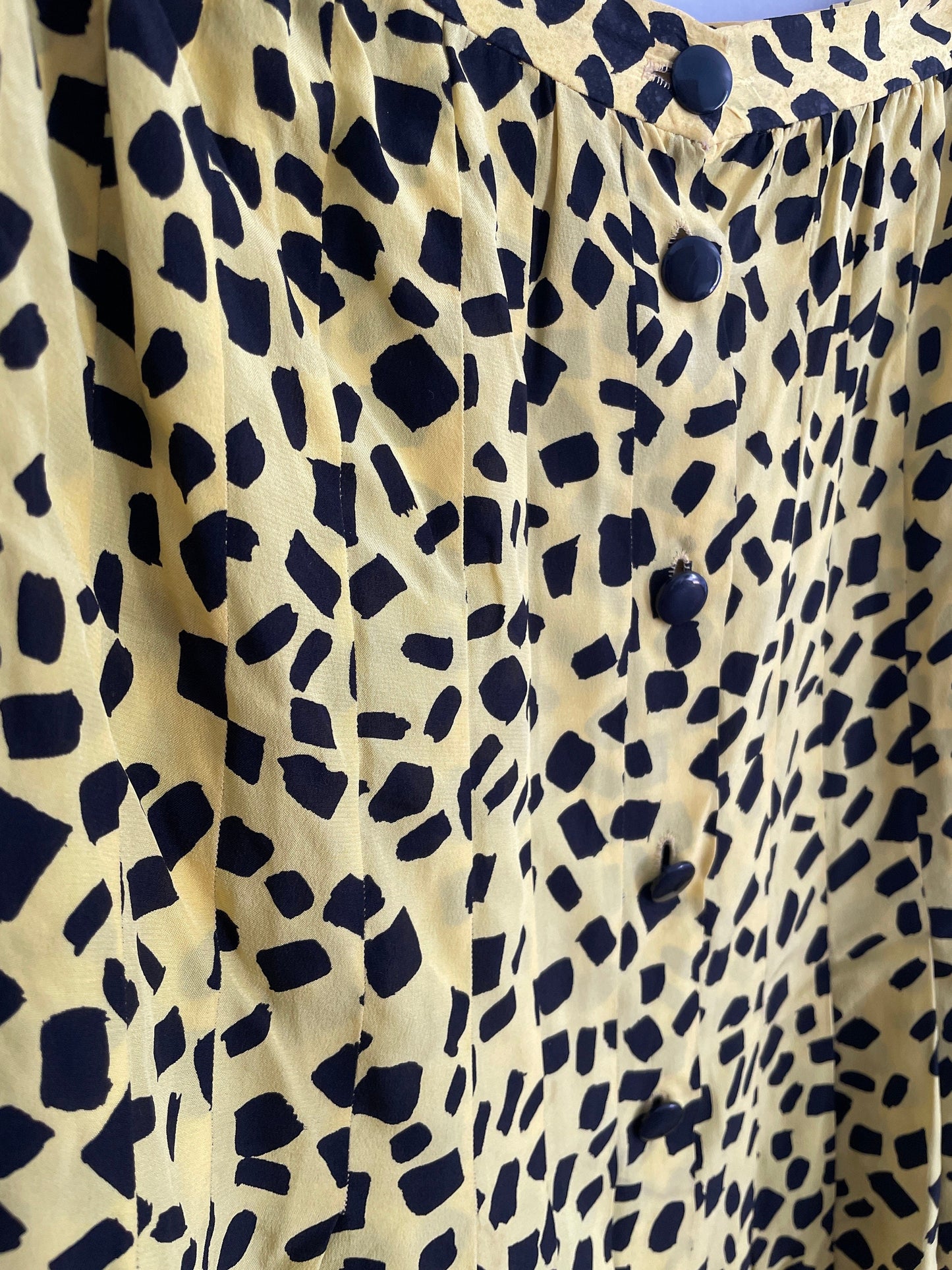 Vintage Yellow & Black Graphic Skirt – Y2K Vibes, Button-Down Front, Playful Bold skirt,