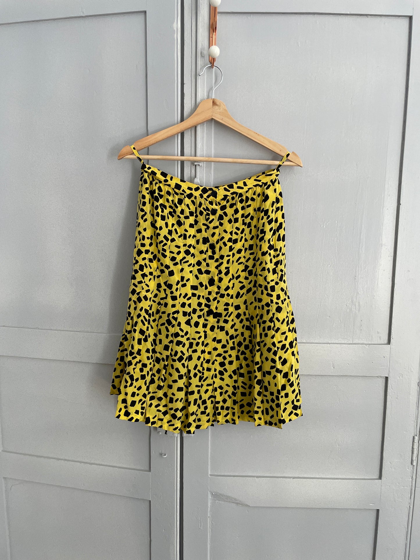 Vintage Yellow & Black Graphic Skirt – Y2K Vibes, Button-Down Front, Playful Bold skirt,