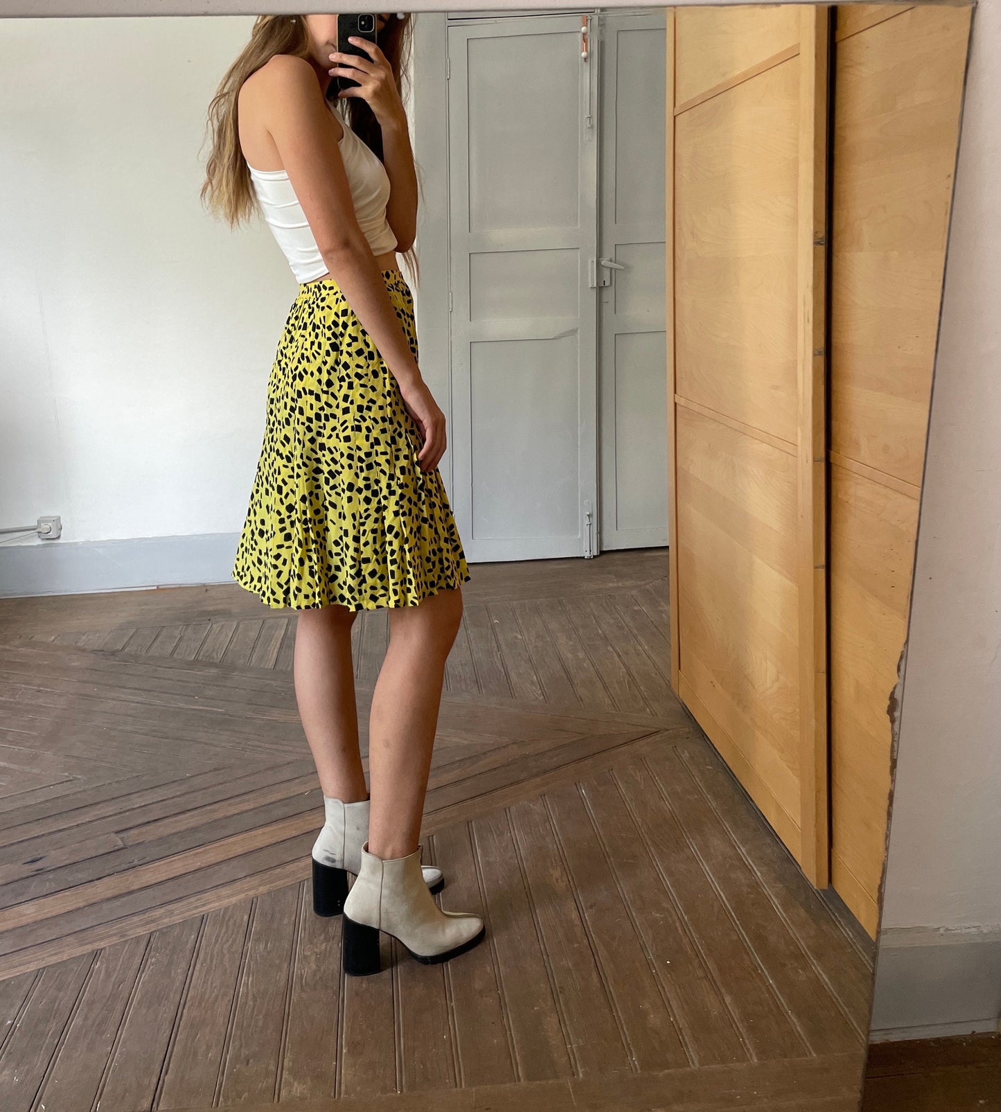 Vintage Yellow & Black Graphic Skirt – Y2K Vibes, Button-Down Front, Playful Bold skirt,