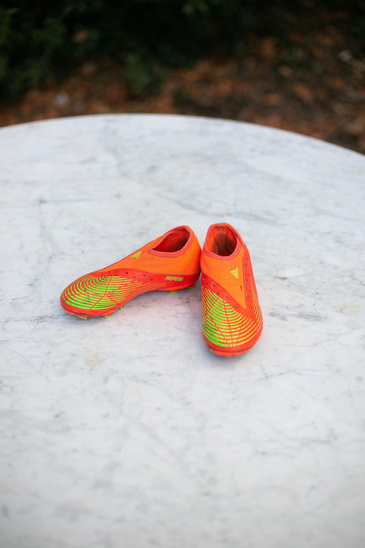 Vintage Kids adidas predator edge, size 31.