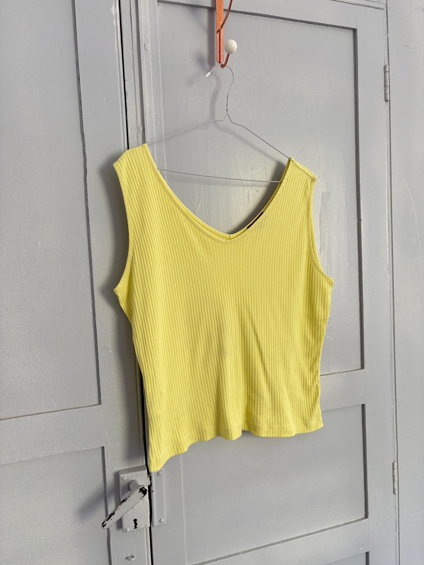 Burberry London vintage pastel yellow tank top, Designer V neck camisole, Classic branded preppy summer shirt