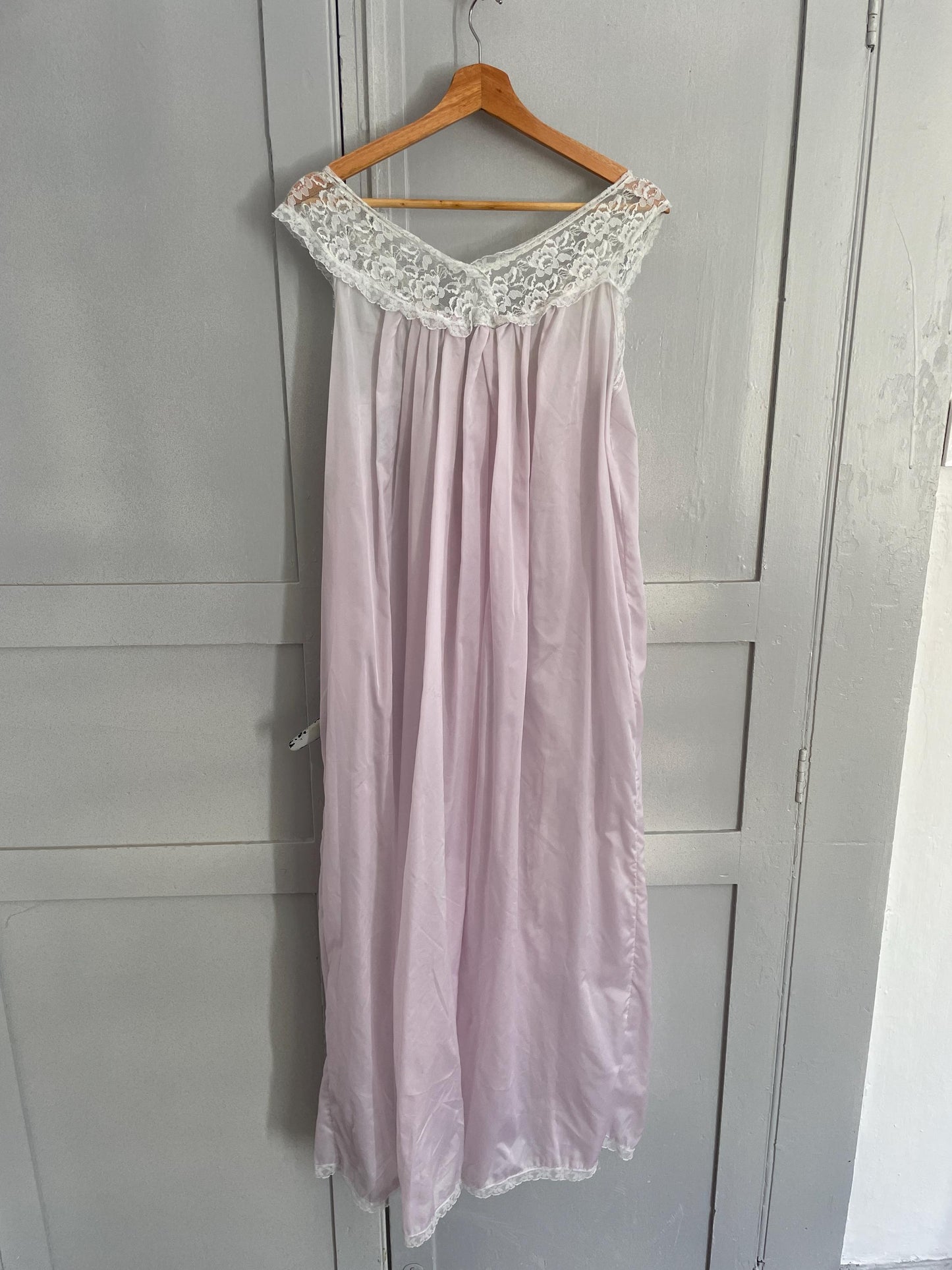 Vintage Victorian Nightgown, Pastel lavender Cottage core nightie , Feminine french antique lace nightwear, Size M