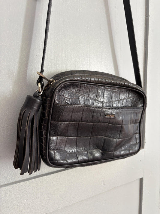UTERQÜE Vintage Black Leather Crossbody Bag | Croc Embossed with Tassel
