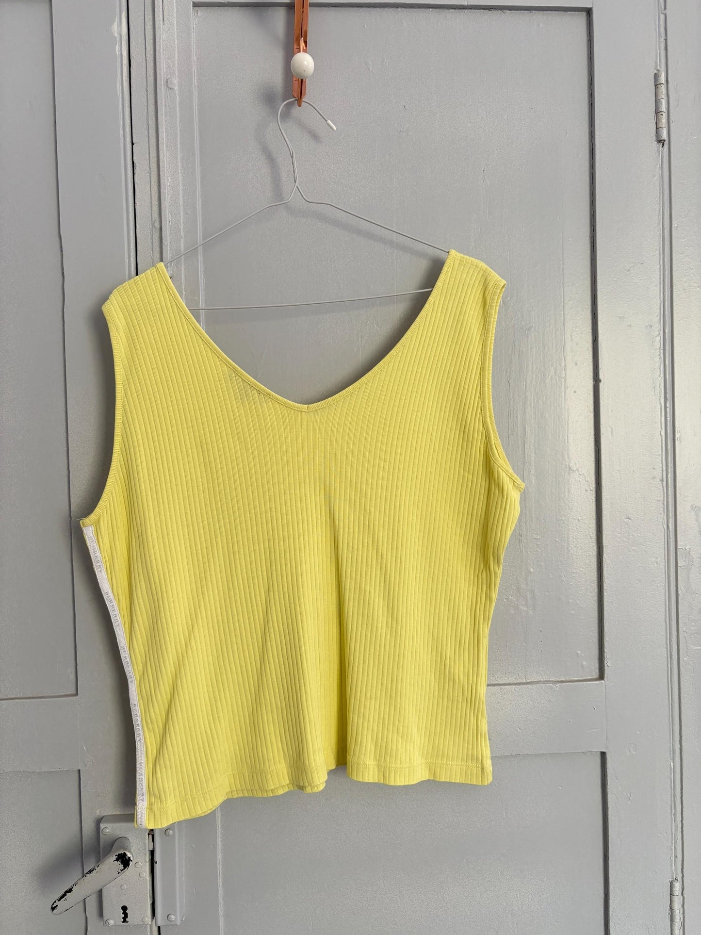 Burberry London vintage pastel yellow tank top, Designer V neck camisole, Classic branded preppy summer shirt