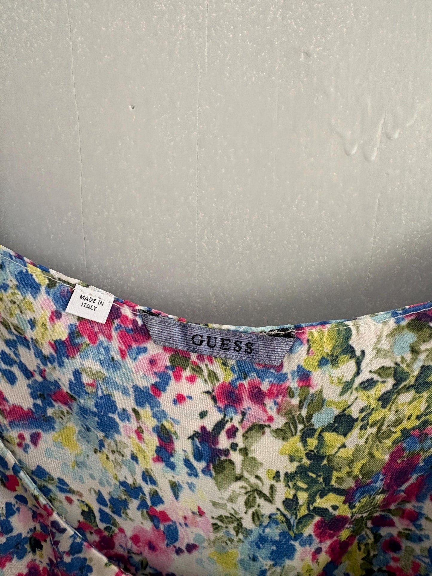 Vintage GUESS floral camisole top – L / EU 40, made in Italy, lightweight boho summer blouse with spaghetti straps