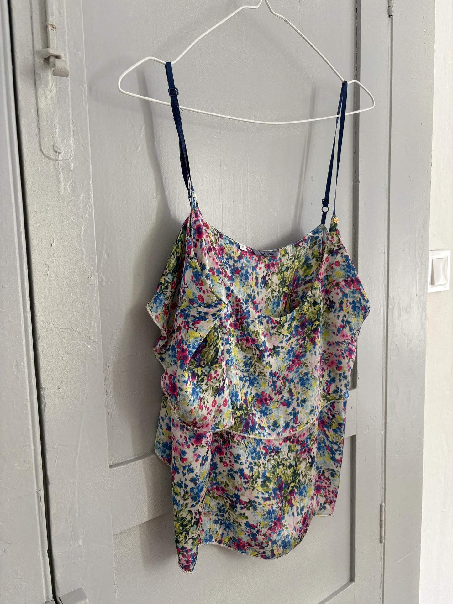 Vintage GUESS floral camisole top – L / EU 40, made in Italy, lightweight boho summer blouse with spaghetti straps