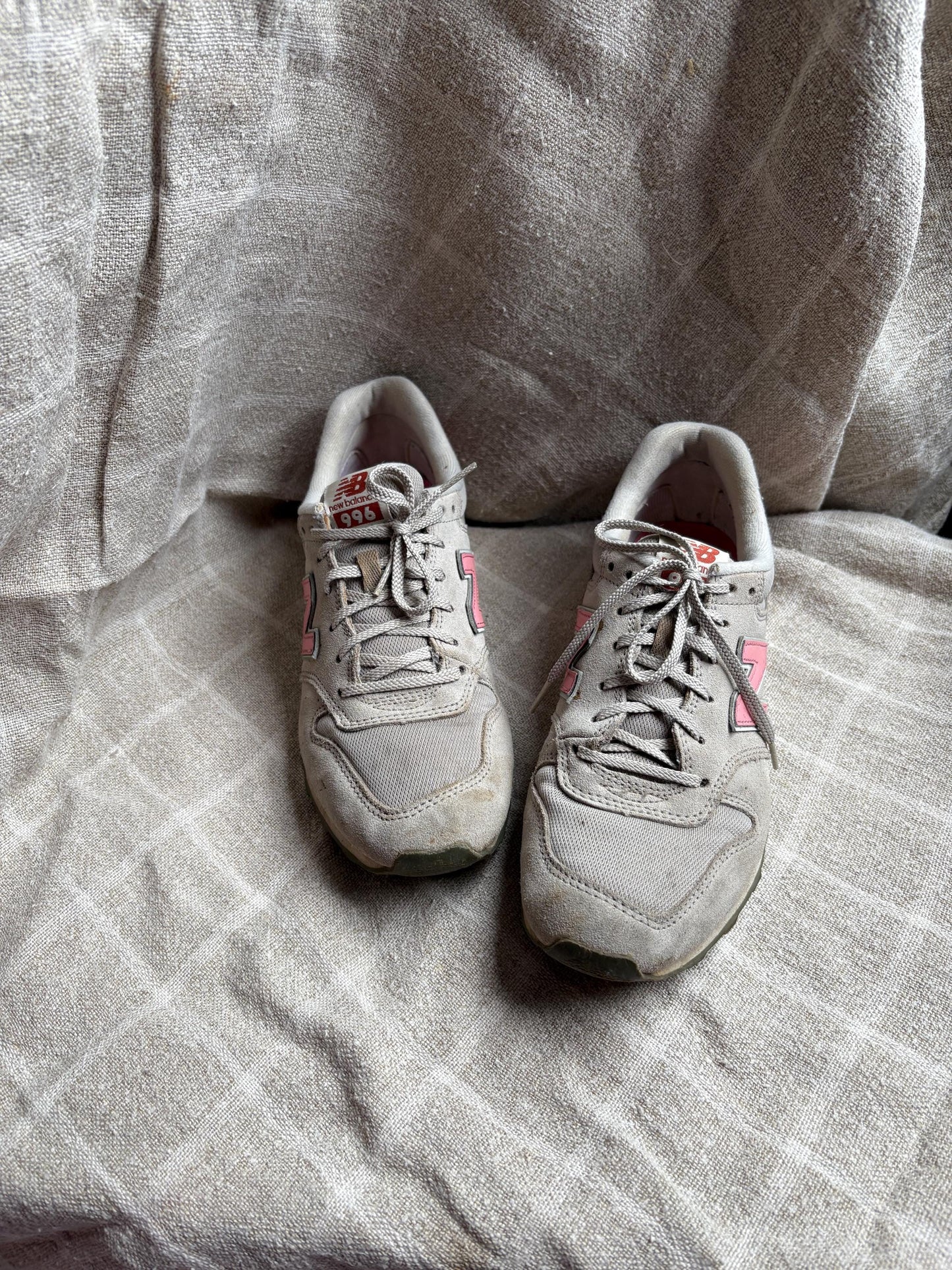 8.5 Vintage 90s Pink & White New Balance Trainers, retro y2k sneakers, 1990s sport shoes, size 40