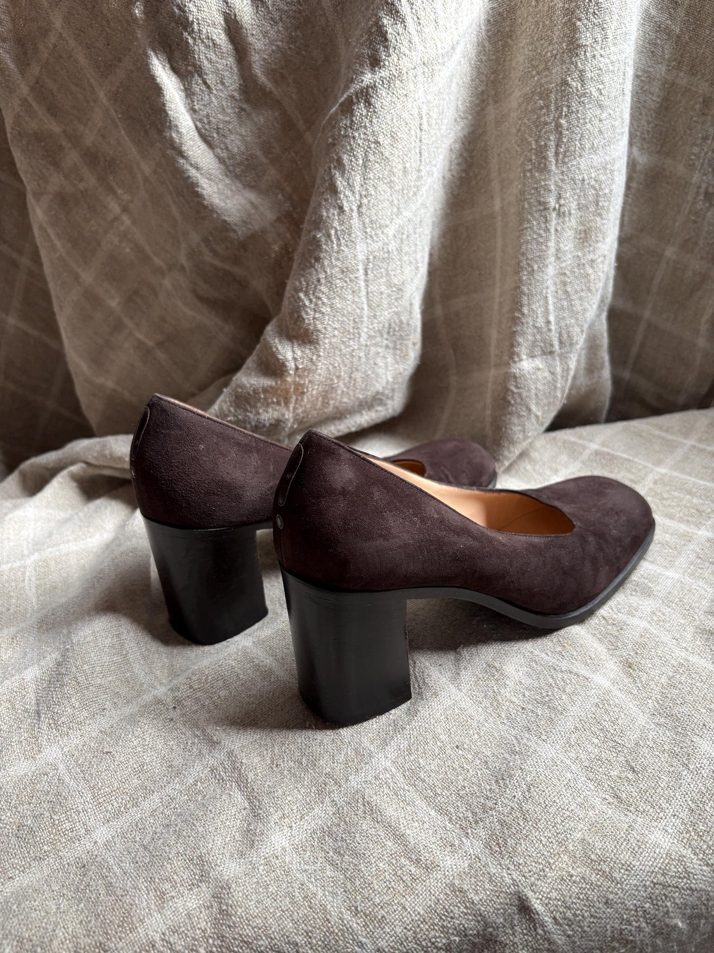 Chocolate brown suede leather pumps, Vintage JOOP! high heels, Comfortable block heel shoes, Retro formal shoes, secretary outfit, Size 39.5