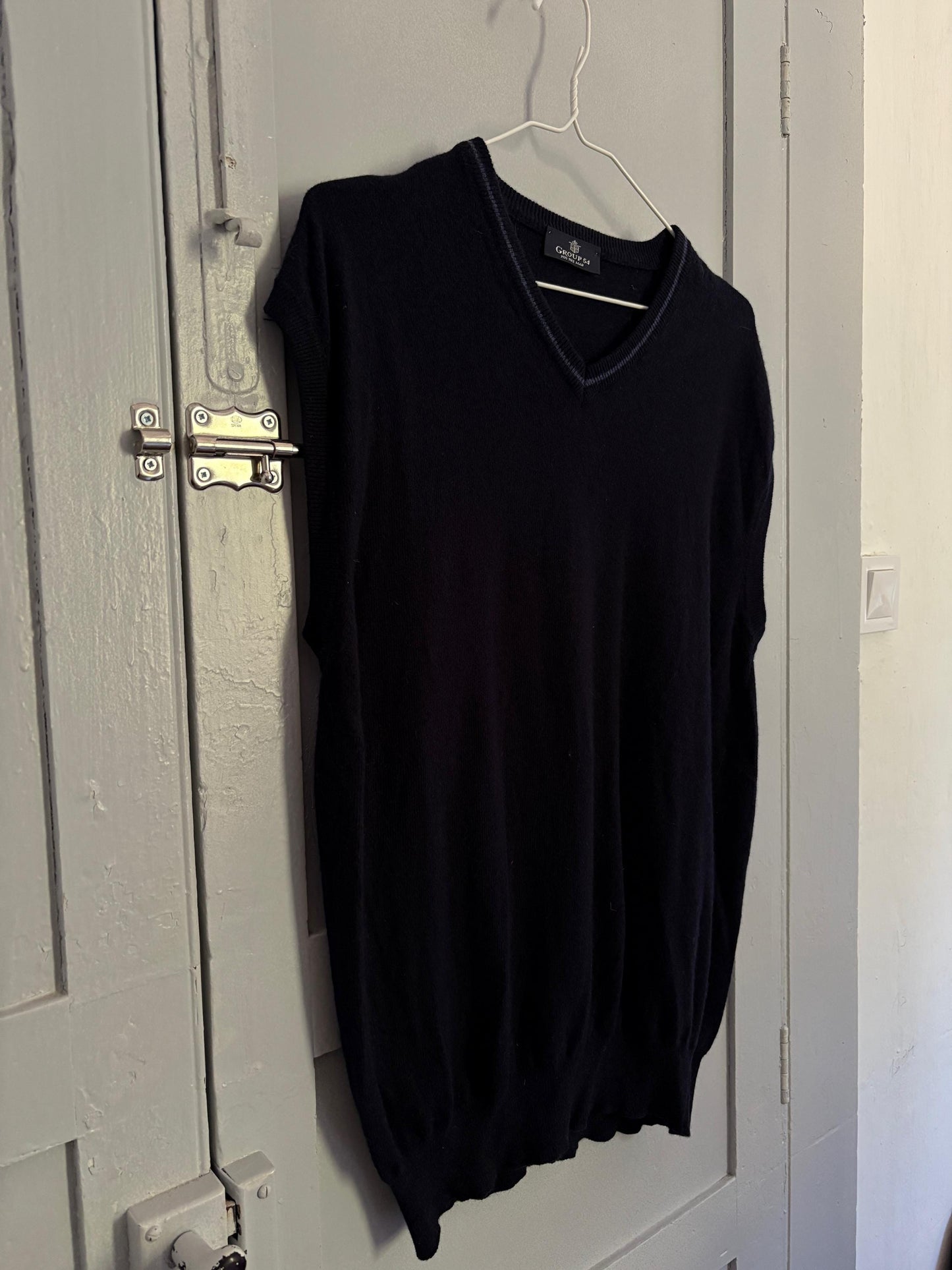 Luxurious Vintage wool sweater vest, Dark Academia style gilet, Timeless V-Neck Sleeveless Design, Dark blue sleeveless pullover, Boxy fit