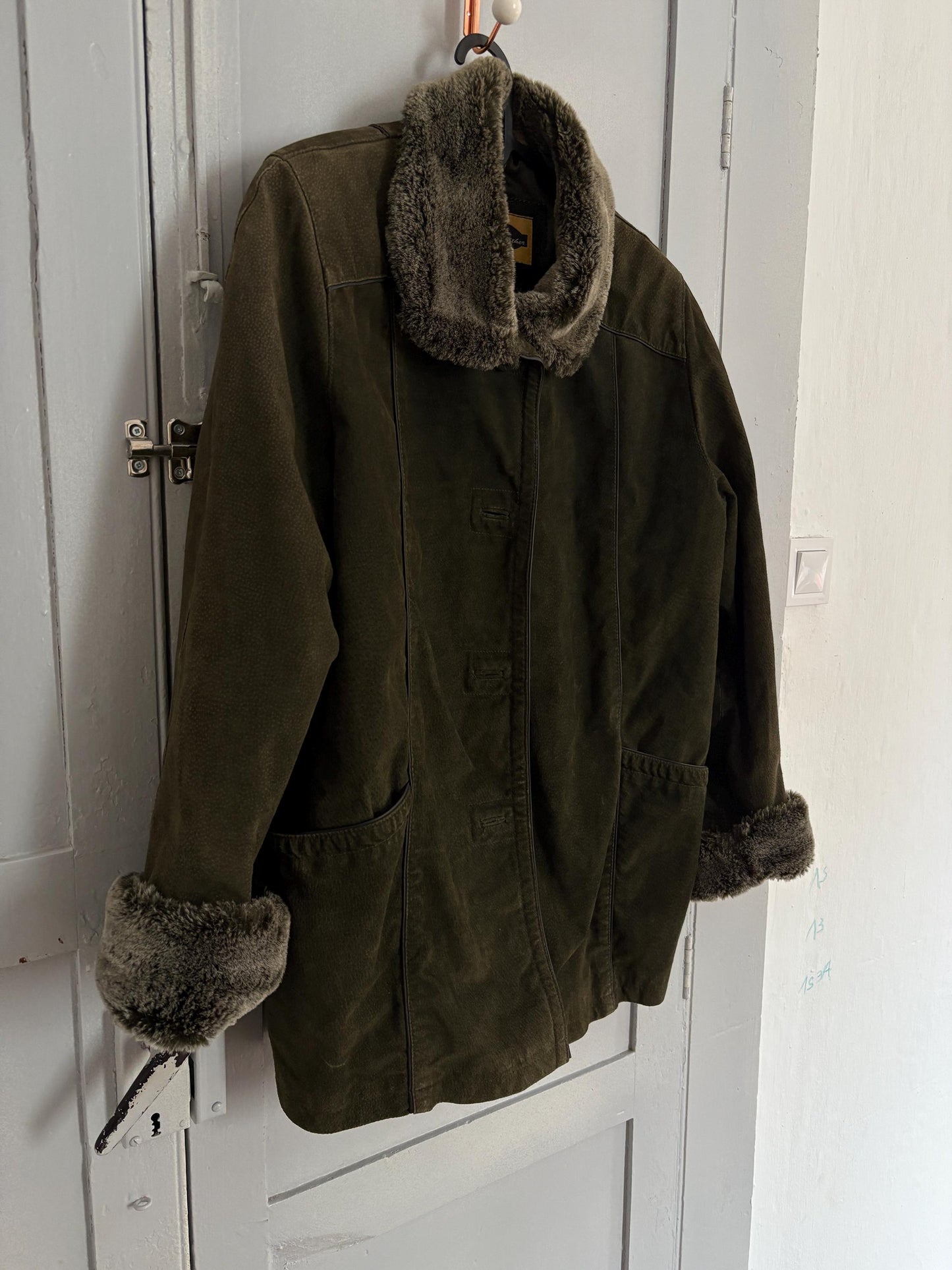 Gorgeous Dark green genuine leather coat, VintageLuxury Lamy jacket with faux fur detailing, 70s Retro cropped coat,