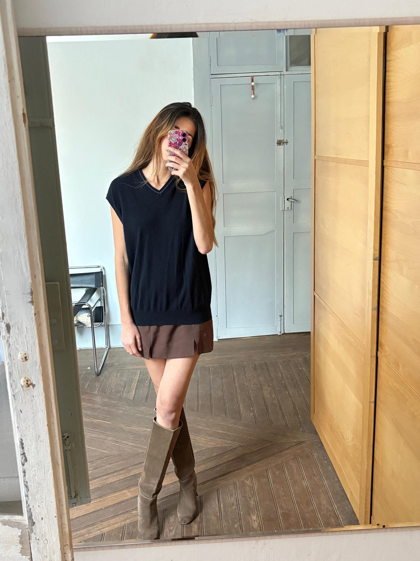 Luxurious Vintage wool sweater vest, Dark Academia style gilet, Timeless V-Neck Sleeveless Design, Dark blue sleeveless pullover, Boxy fit