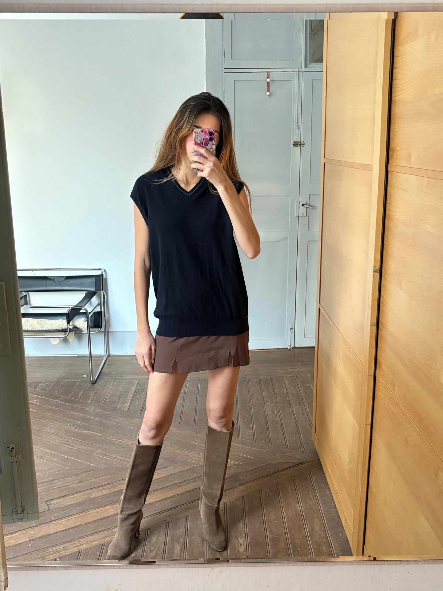 Luxurious Vintage wool sweater vest, Dark Academia style gilet, Timeless V-Neck Sleeveless Design, Dark blue sleeveless pullover, Boxy fit