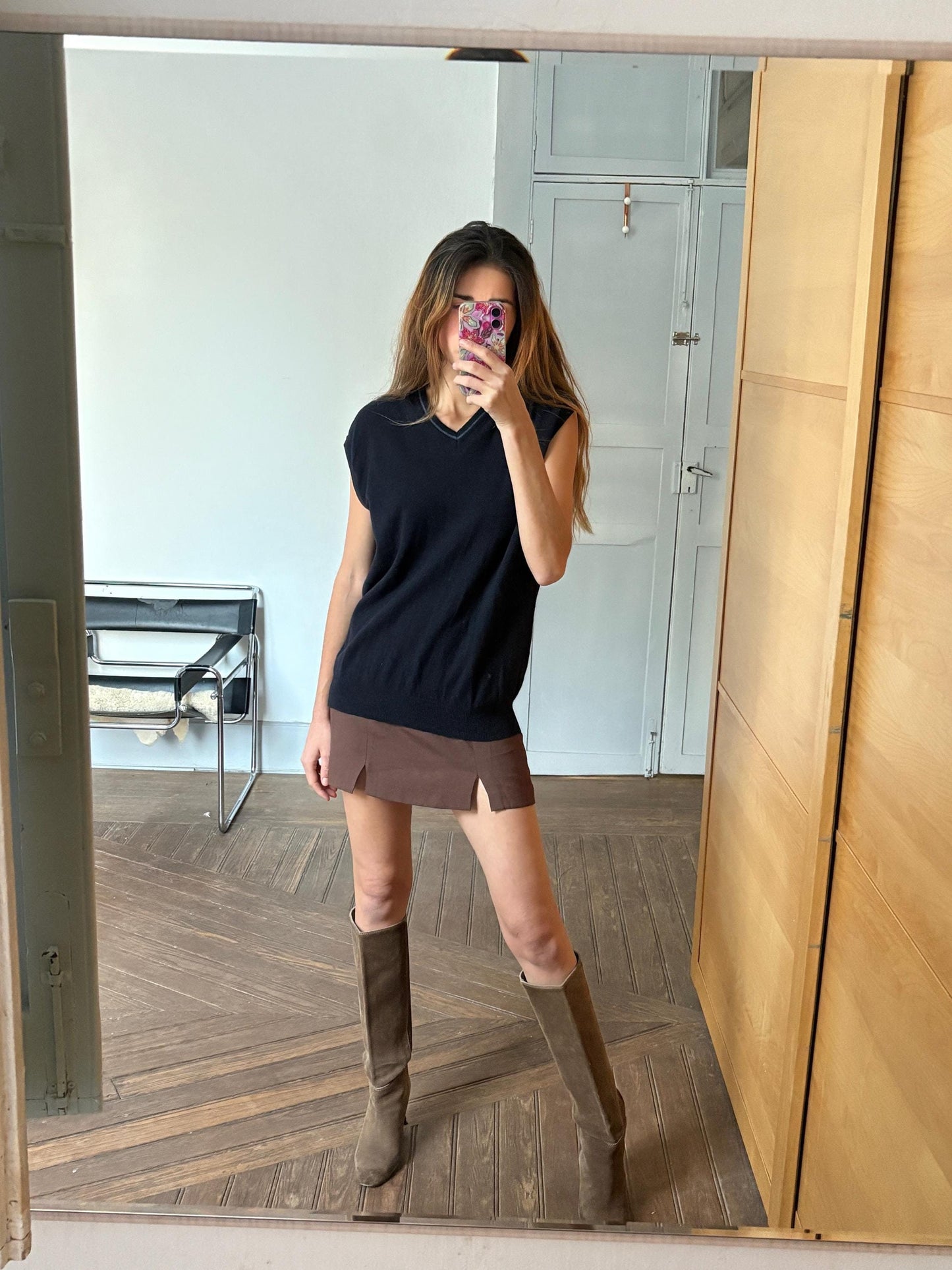 Luxurious Vintage wool sweater vest, Dark Academia style gilet, Timeless V-Neck Sleeveless Design, Dark blue sleeveless pullover, Boxy fit