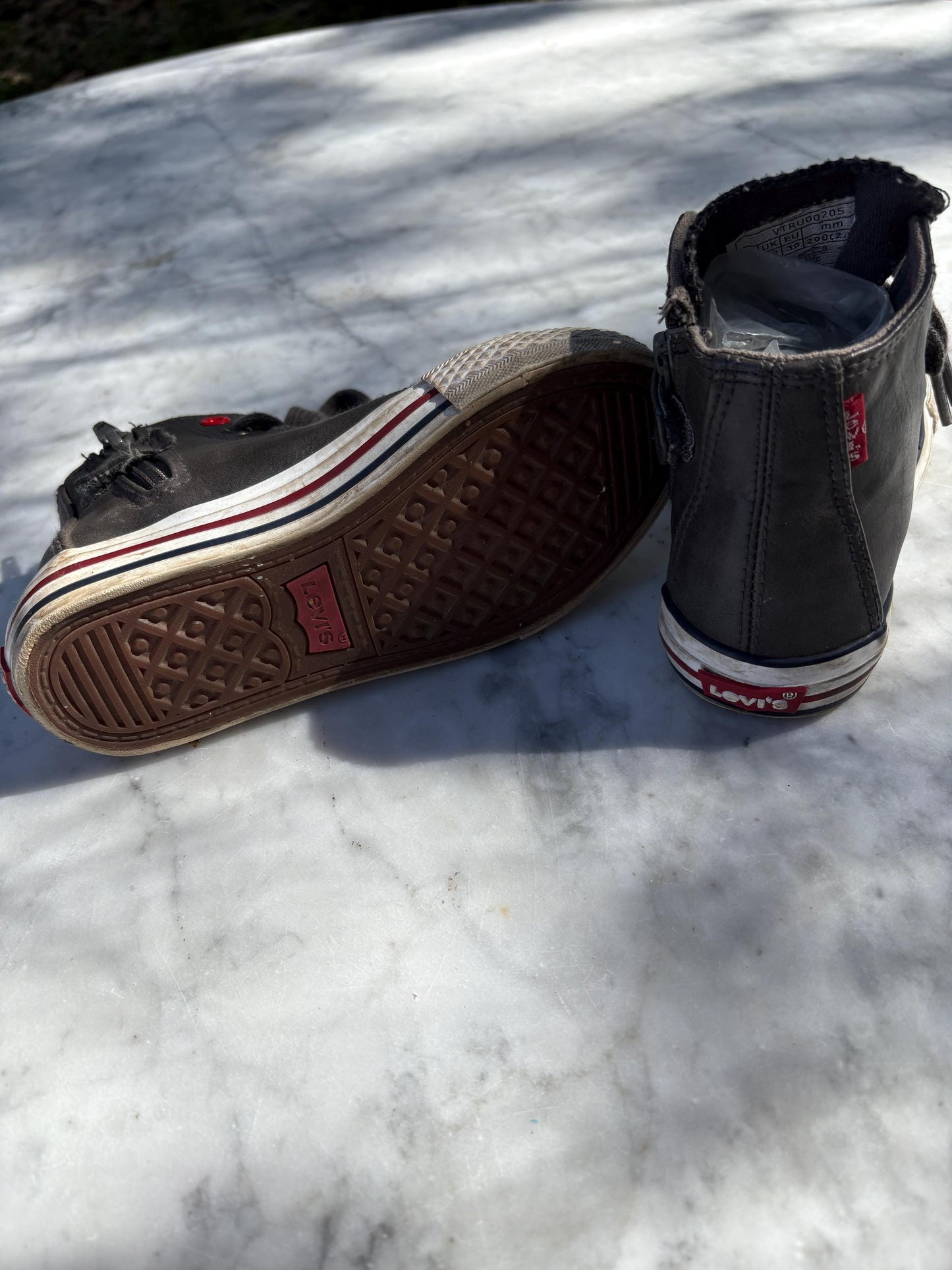 Levi’s Kids High Top Sneakers, Black Canvas Shoes, Unisex Toddler Sneakers, Vintage Levi’s Shoes, Boys and Girls Casual Footwear, size 30 EU