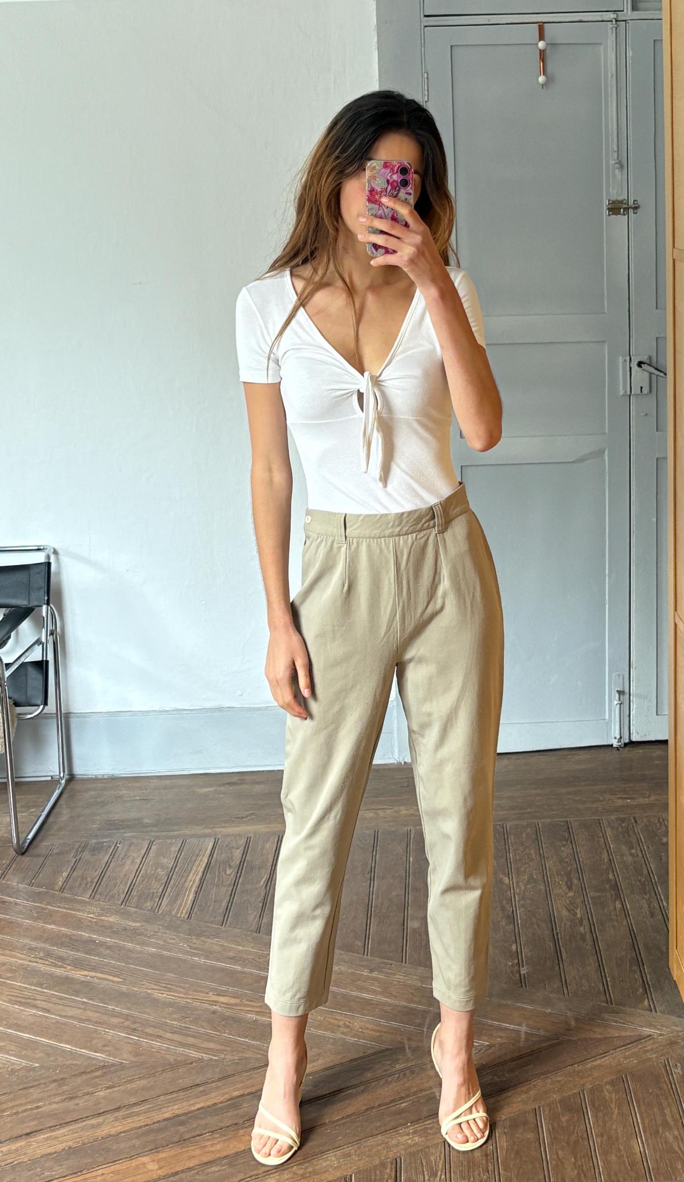 Byblos Vintage High-Waisted Pants, Made in Italy, Beige Tapered Trousers, Cropped Pleated Pants, Elegant Minimalist Style, Size IT 46 (L)