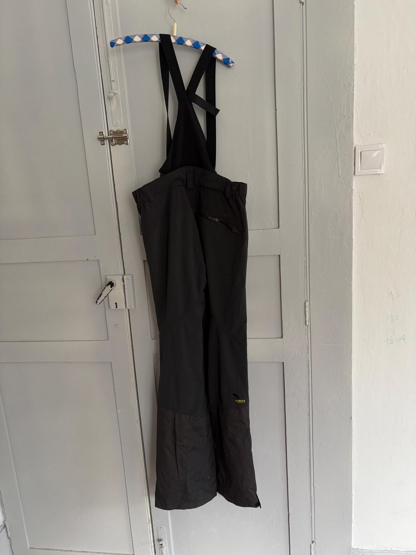 Vintage Black Salewa Ski Pants – Functional & Stylish!