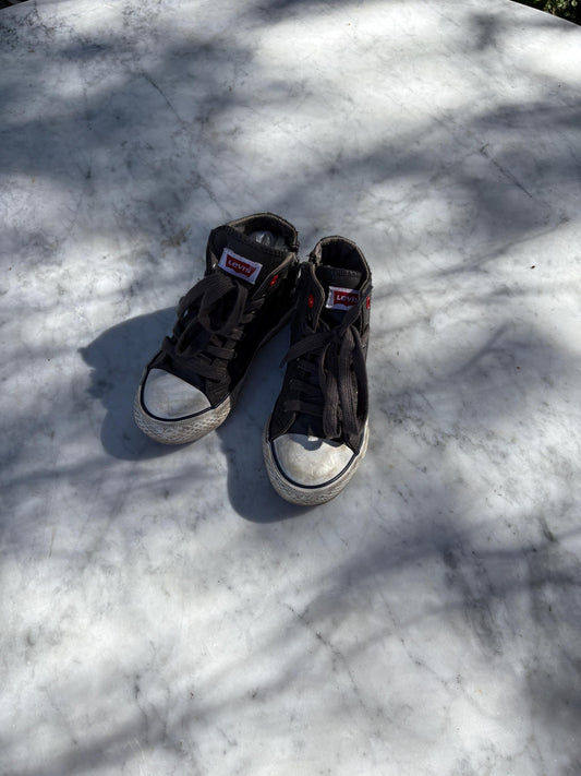 Levi’s Kids High Top Sneakers, Black Canvas Shoes, Unisex Toddler Sneakers, Vintage Levi’s Shoes, Boys and Girls Casual Footwear, size 30 EU