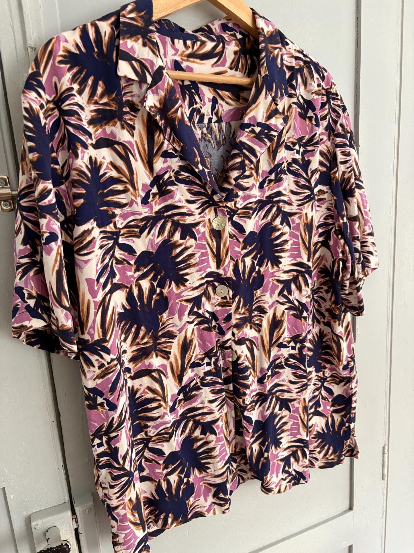 Vintage Hawaiian Shirt, Tropical Print Button Up, Short Sleeve Summer Shirt, Unisex Relaxed Fit, Purple Palm Leaves, Size L