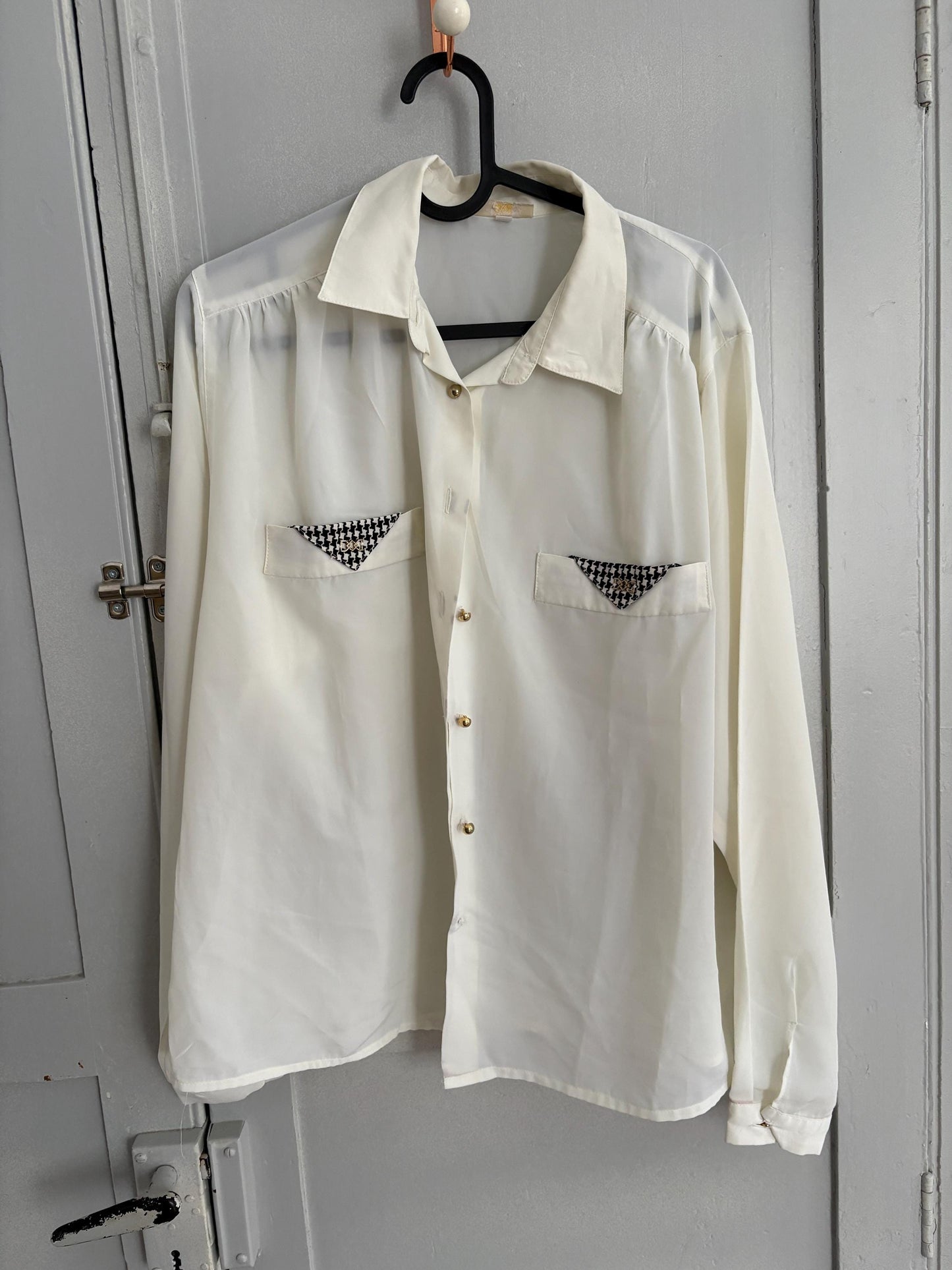 Vintage white button up woman shirt, Retro black and white Houndstooth blouse, collared button up summer shirt, Dark Academia fashion,