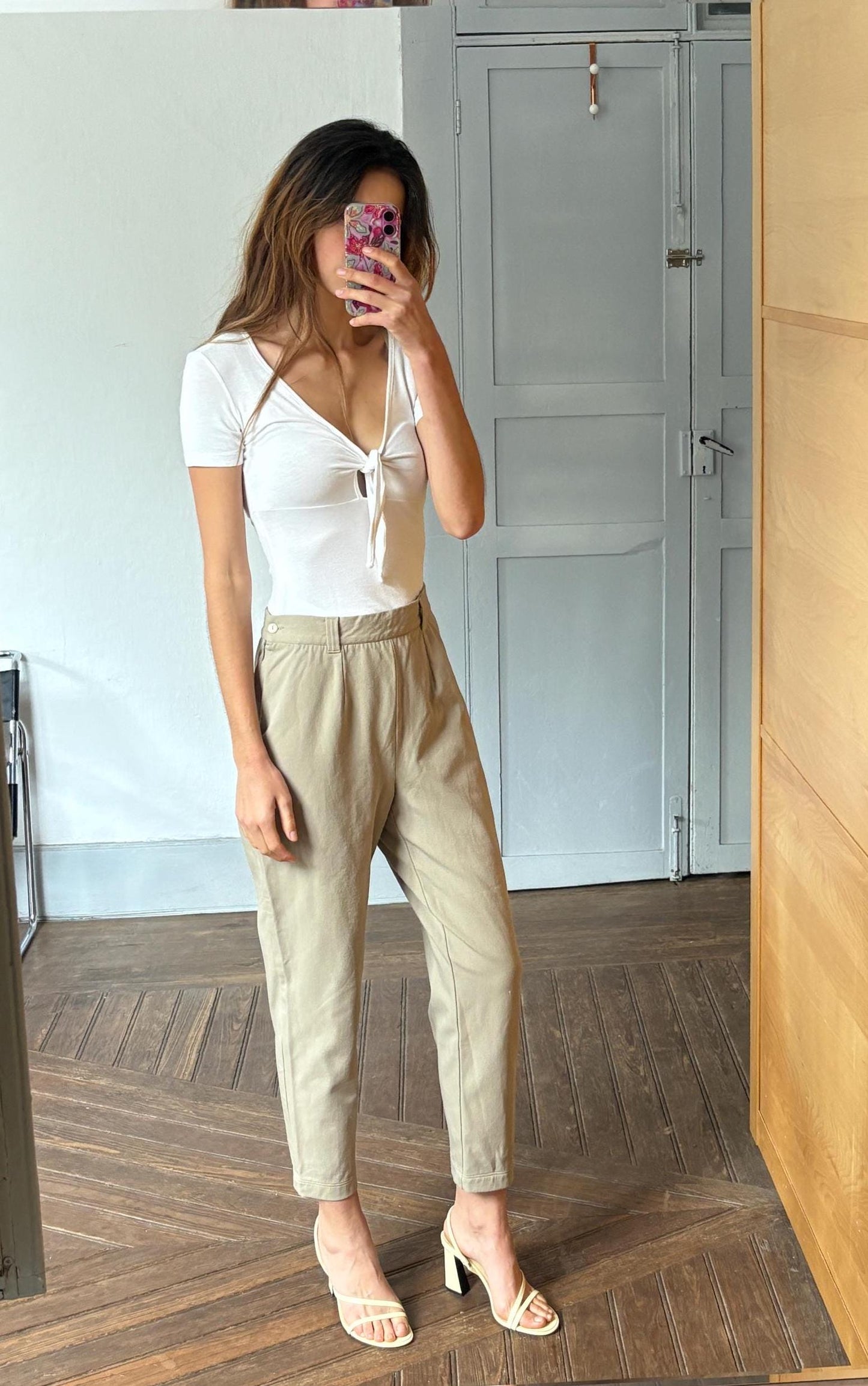 Byblos Vintage High-Waisted Pants, Made in Italy, Beige Tapered Trousers, Cropped Pleated Pants, Elegant Minimalist Style, Size IT 46 (L)