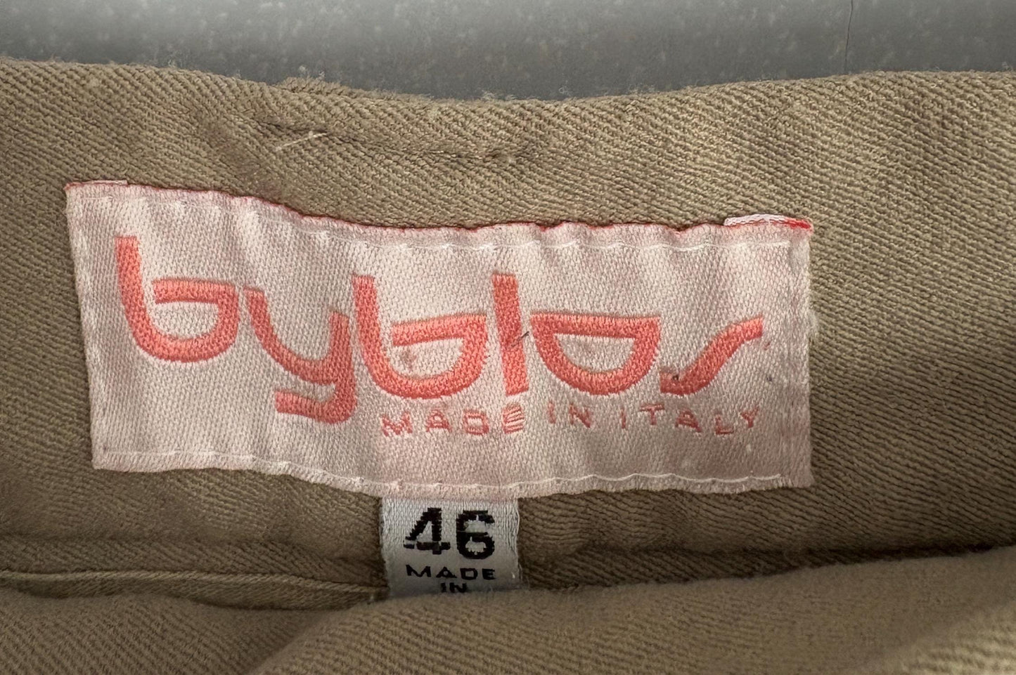 Byblos Vintage High-Waisted Pants, Made in Italy, Beige Tapered Trousers, Cropped Pleated Pants, Elegant Minimalist Style, Size IT 46 (L)