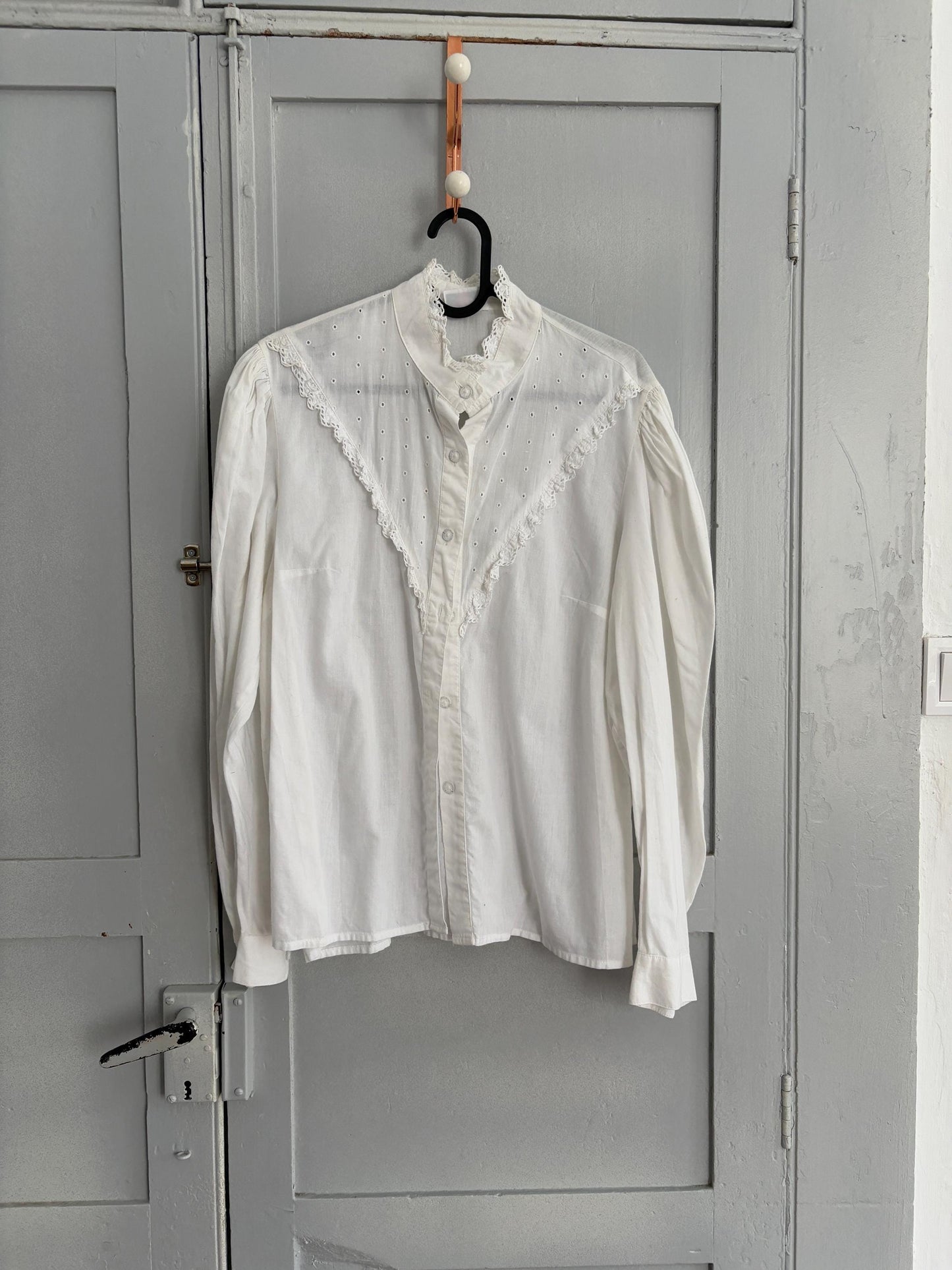 Vintage White Lace Blouse – Romantic French Cottagecore – 100% Cotton – Victorian Prairie Aesthetic – High Neck, Eyelet Lace – M - L