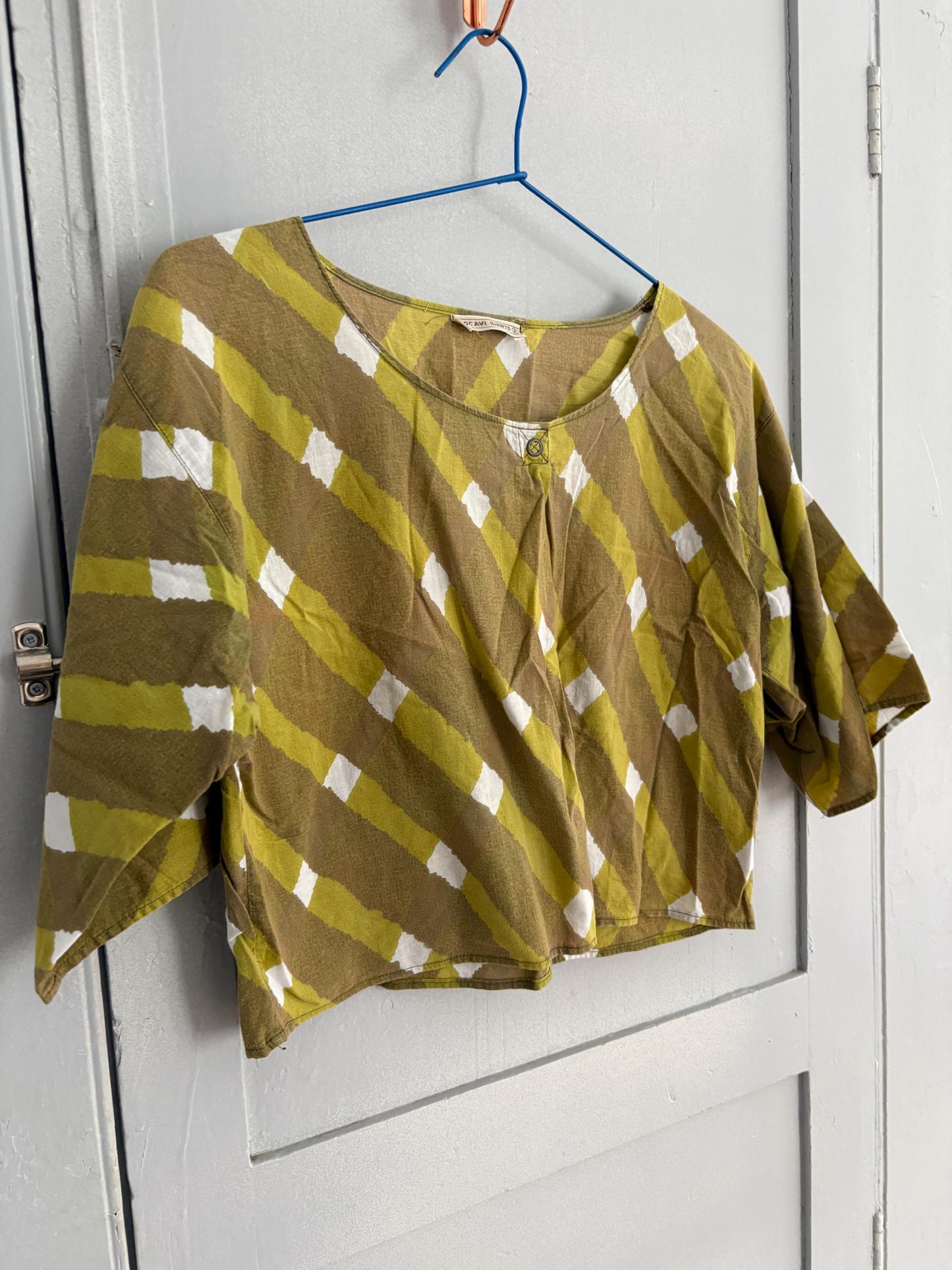 Vintage Cropped Woman Top – 70s Groovy Print, 100% Cotton, Boho Indie Retro Aesthetic