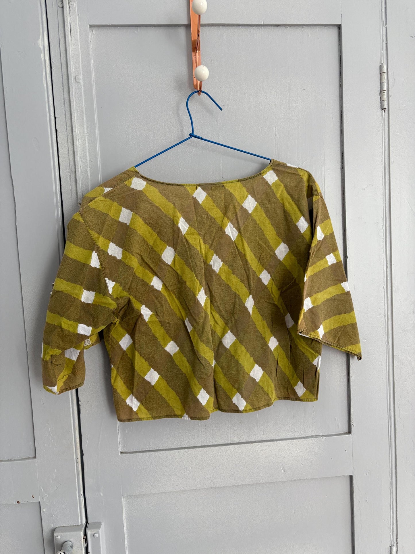 Vintage Cropped Woman Top – 70s Groovy Print, 100% Cotton, Boho Indie Retro Aesthetic