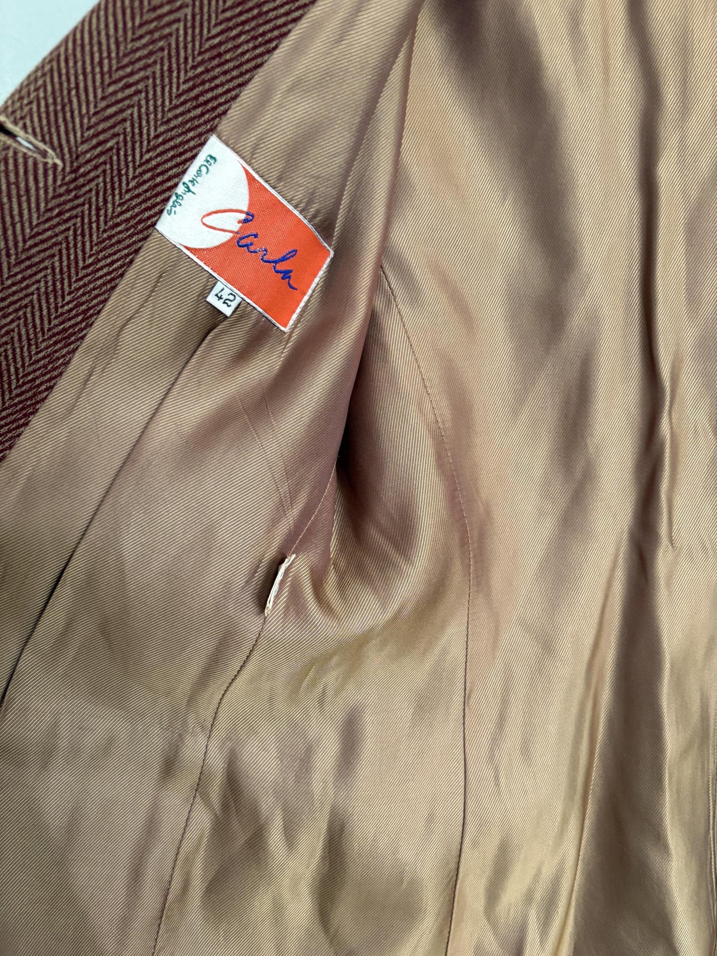 Light academia oversized jacket, Carla for El Corte Inglés, red & beige jacket, librarian outfit, Smart clothing style