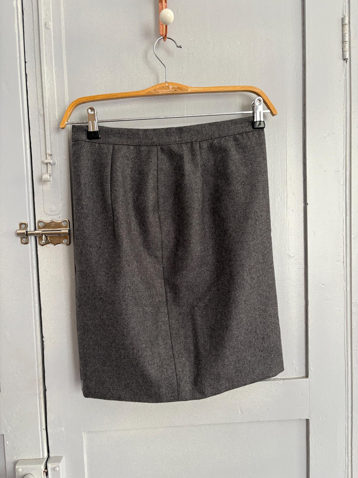 Vintage Dark Grey Wool Mini Skirt – High Waist Preppy Academia Aesthetic – Handmade Classic Plaid Schoolgirl Style – Size S