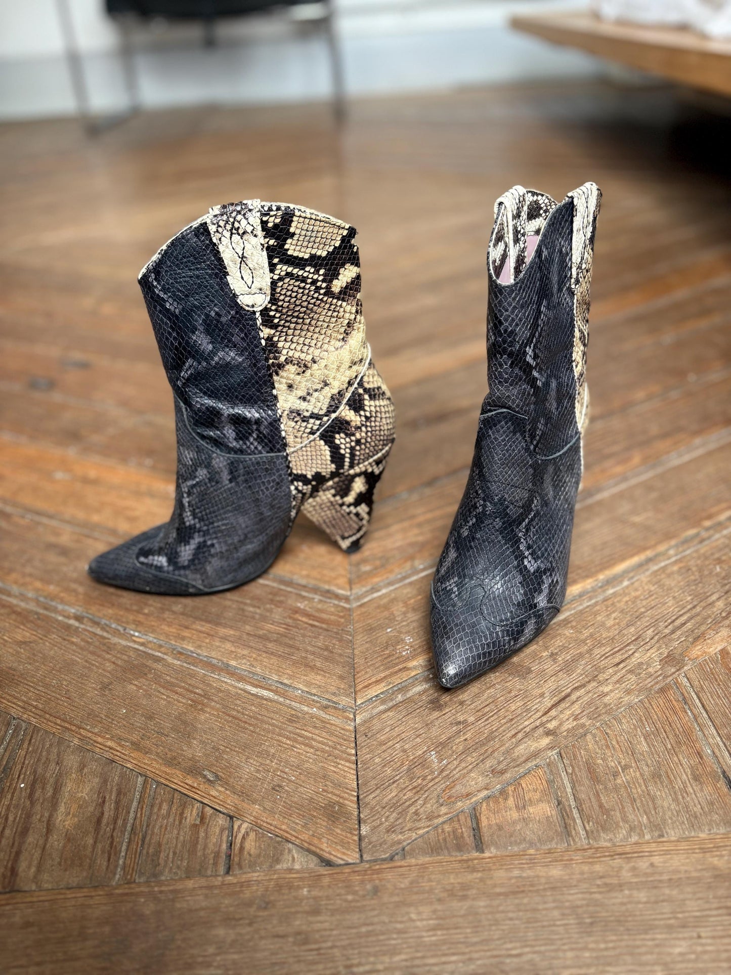 VINTAGE Essentiel Antwerp Designer Shoes, SizeEU 39, Snakeskin Ankle Boots, Cowboy Style heels