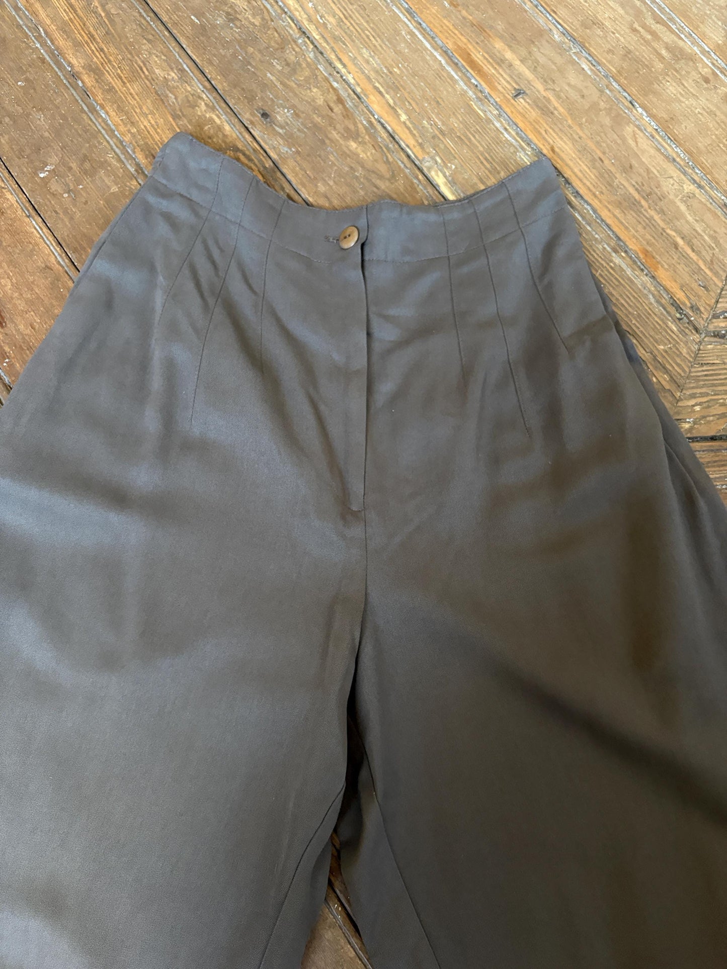 Vintage Minx by Eva Lutz Brown High Waisted Trousers – Cupro Silk Blend Tailored Pants Made in Germany – Relaxed Fit Workwear (EU 38)