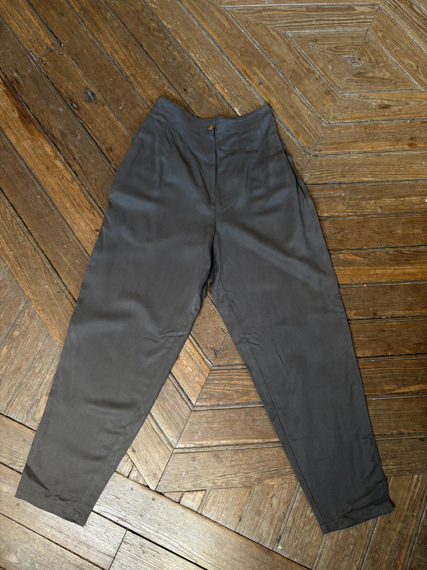 Vintage Minx by Eva Lutz Brown High Waisted Trousers – Cupro Silk Blend Tailored Pants Made in Germany – Relaxed Fit Workwear (EU 38)
