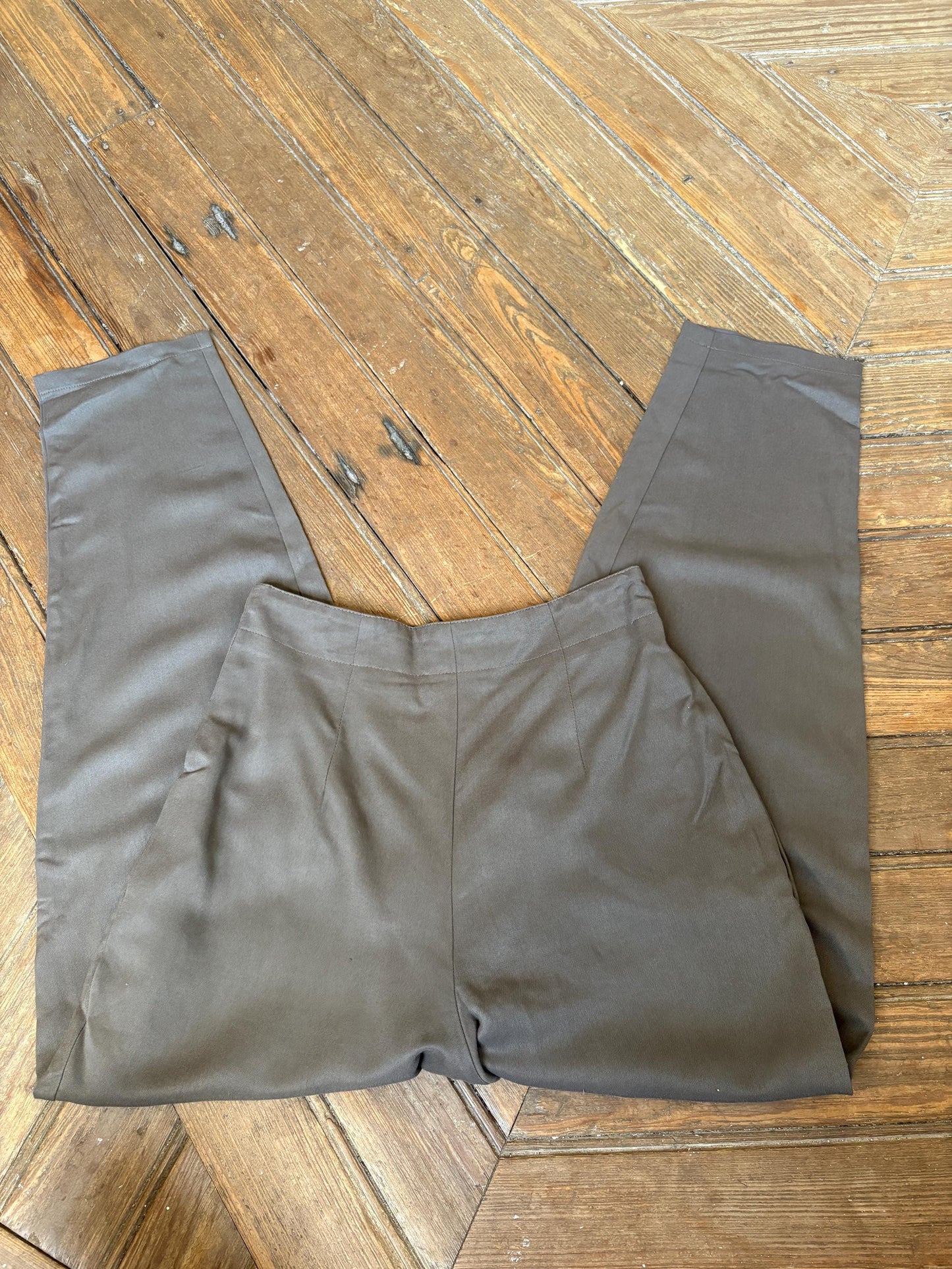 Vintage Minx by Eva Lutz Brown High Waisted Trousers – Cupro Silk Blend Tailored Pants Made in Germany – Relaxed Fit Workwear (EU 38)